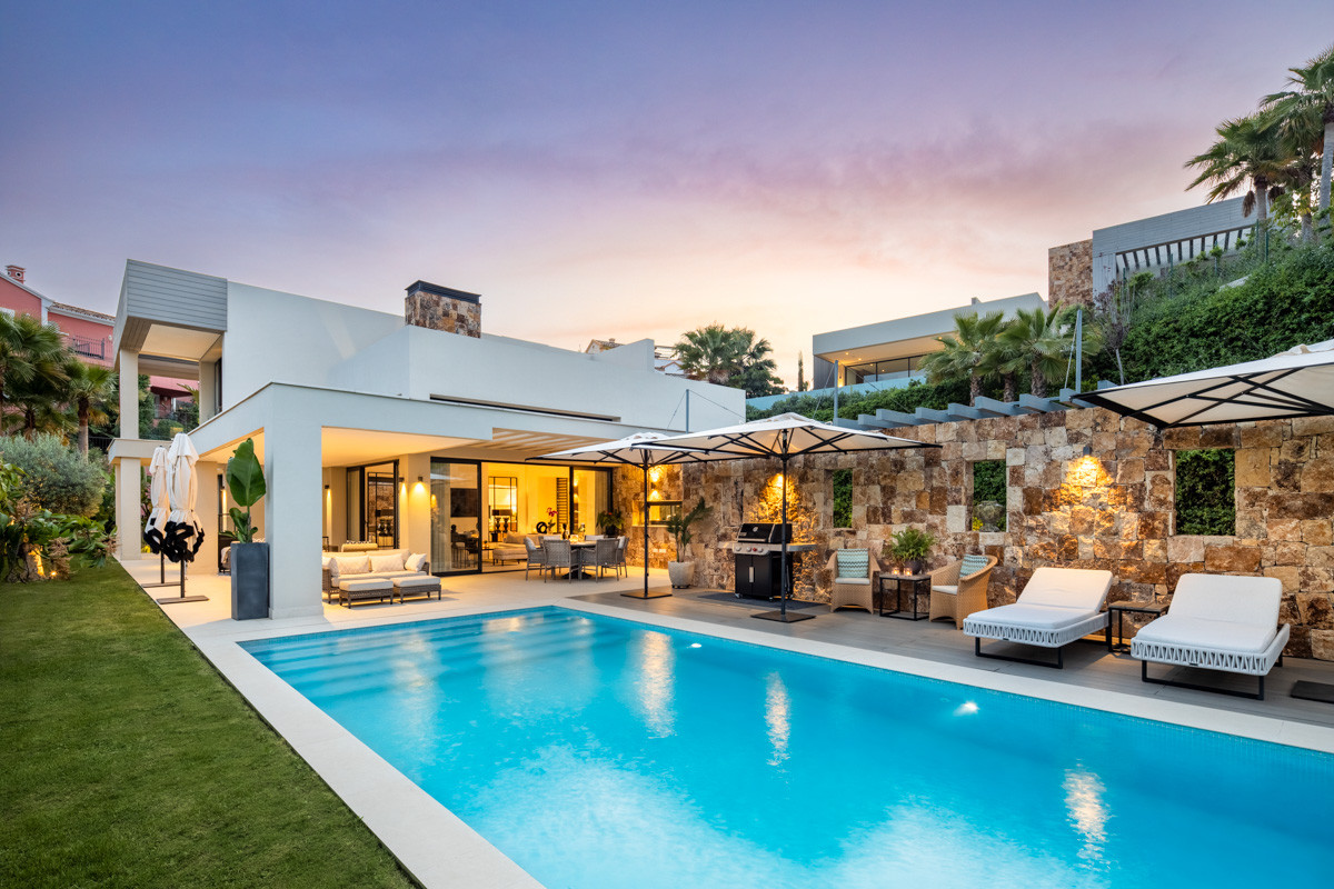 Villa for sale in  Nueva Andalucia