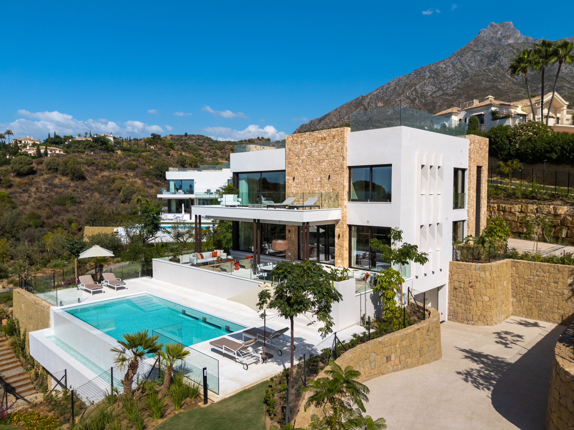 Villa for sale in Marbella Hill Club Marbella Golden Mile