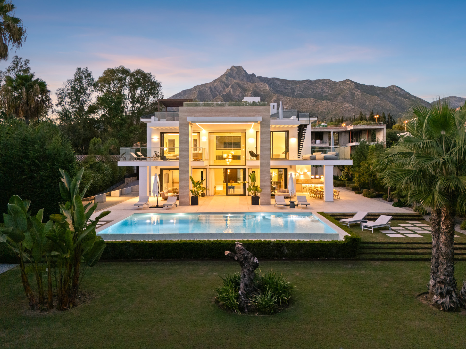 Villa for sale in Altos de Puente Romano Marbella Golden Mile