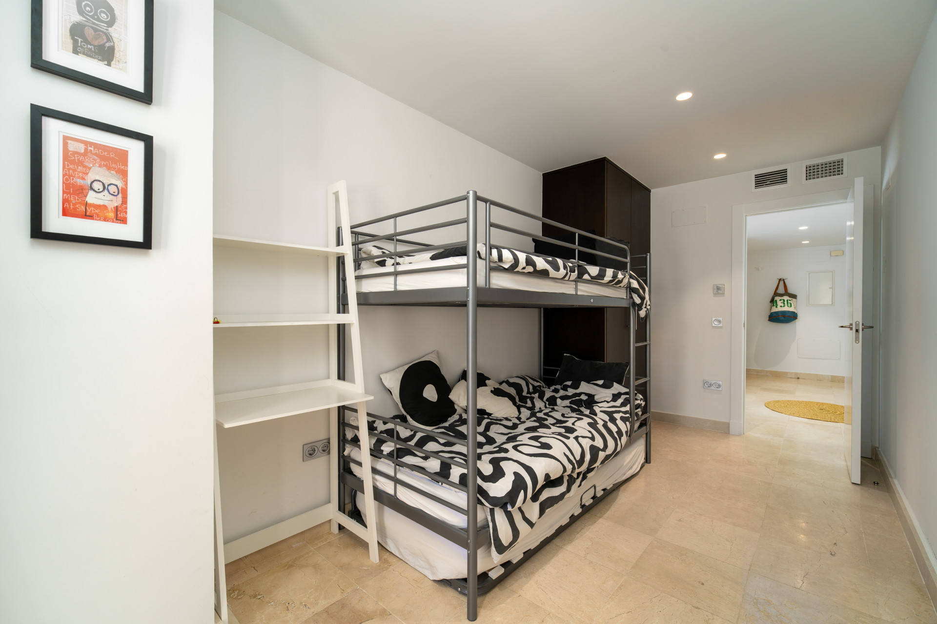 Los Flamingos, elegant Golfside Living with Expansive Sun-Drenched Terrace in Benahavis