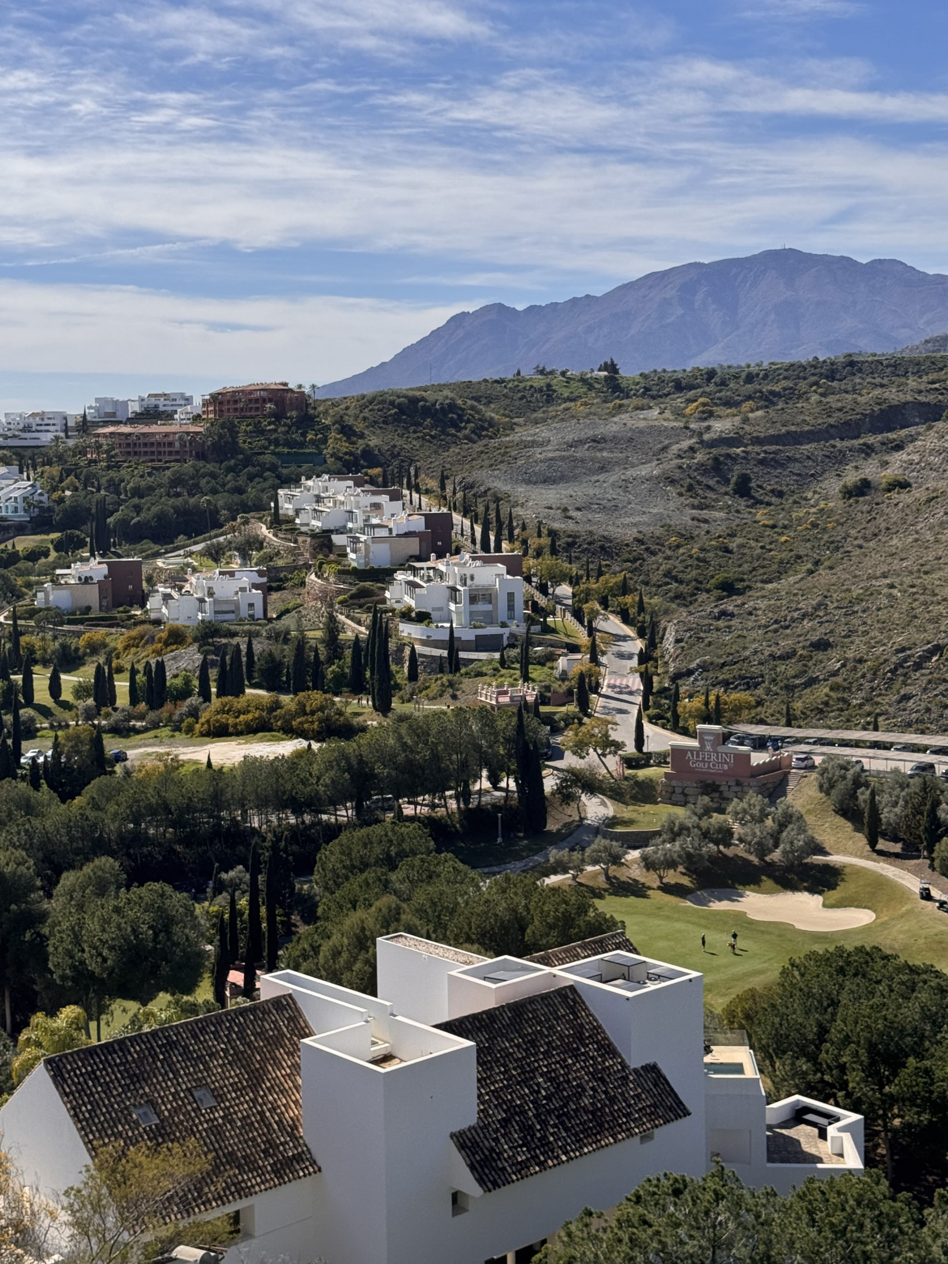 Los Flamingos, elegant Golfside Living with Expansive Sun-Drenched Terrace in Benahavis