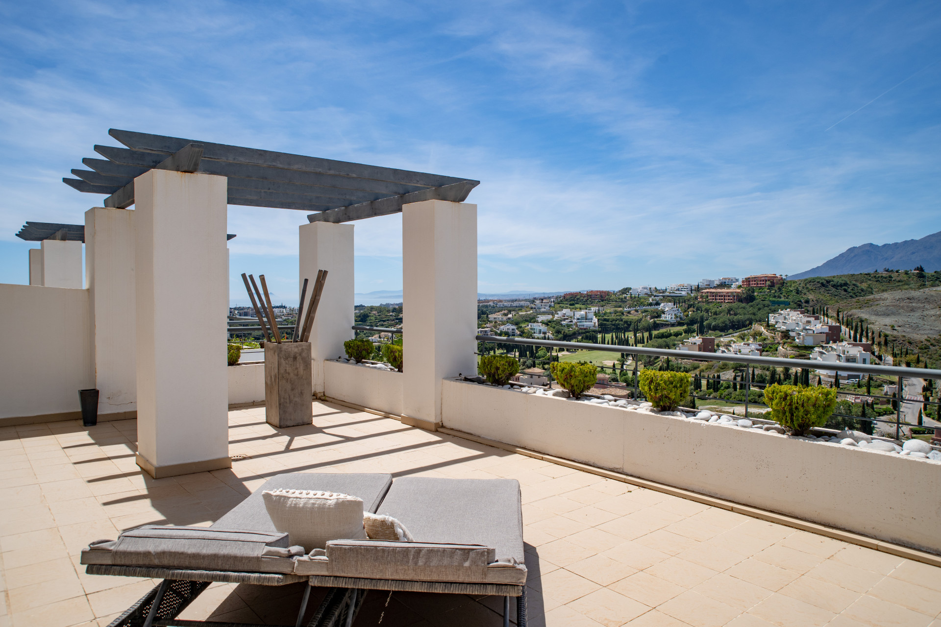 Los Flamingos, elegant Golfside Living with Expansive Sun-Drenched Terrace in Benahavis