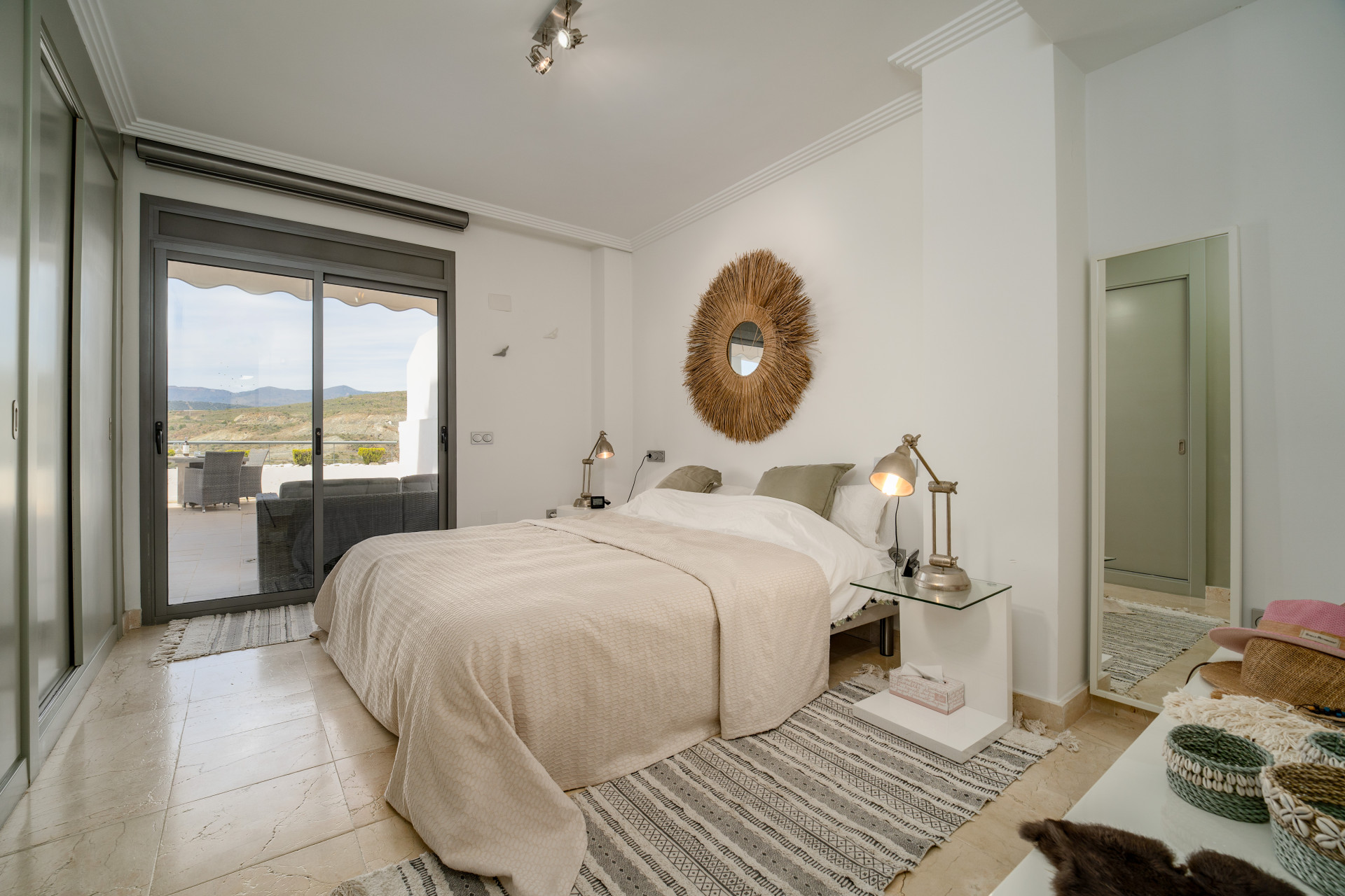 Los Flamingos, elegant Golfside Living with Expansive Sun-Drenched Terrace in Benahavis