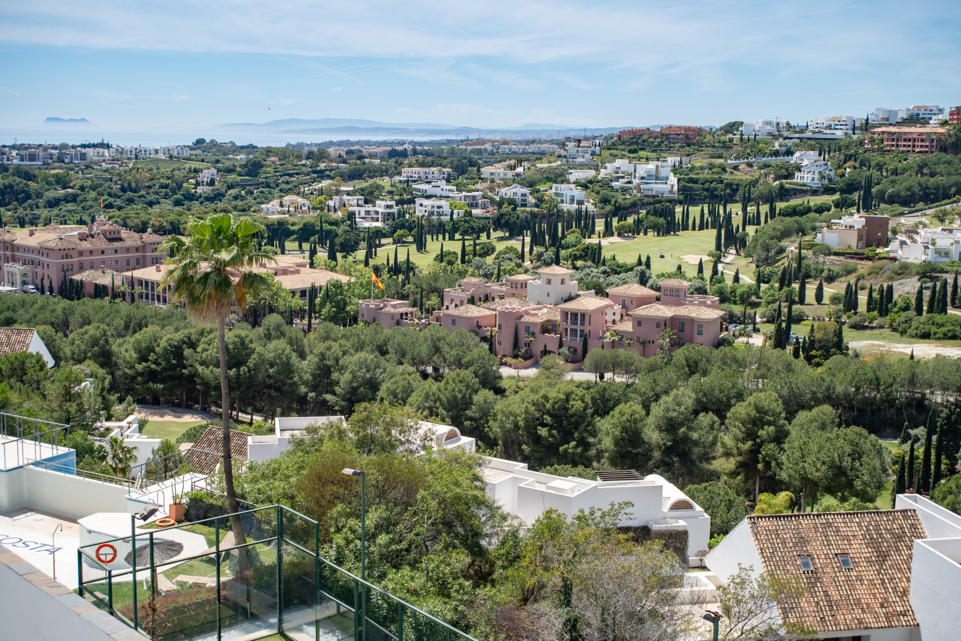 Los Flamingos, elegant Golfside Living with Expansive Sun-Drenched Terrace in Benahavis