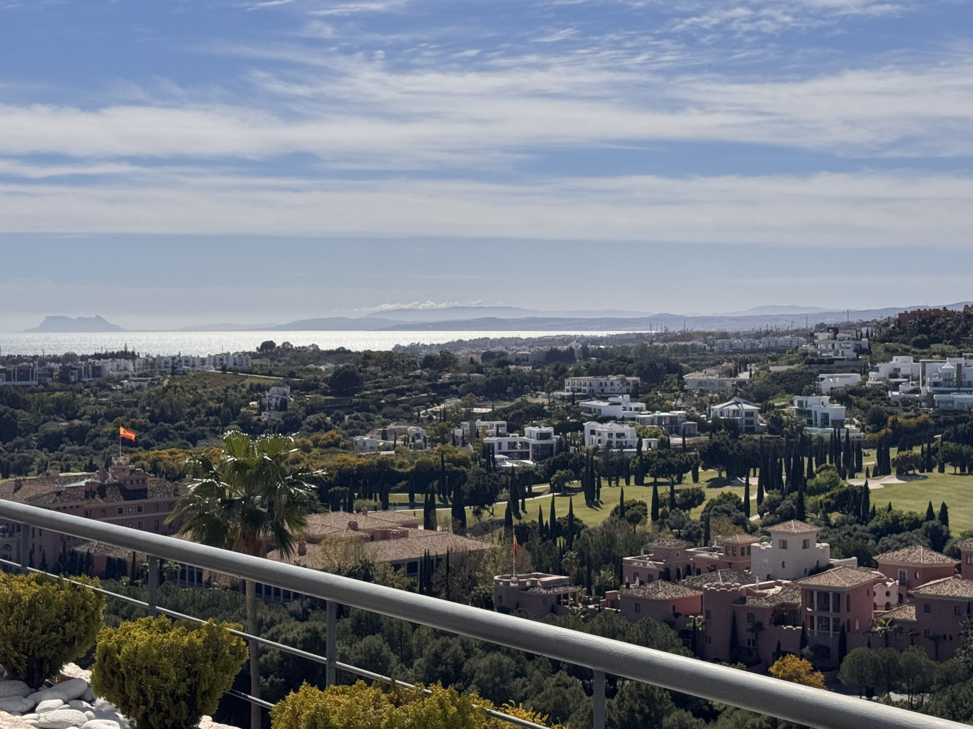 Los Flamingos, elegant Golfside Living with Expansive Sun-Drenched Terrace in Benahavis