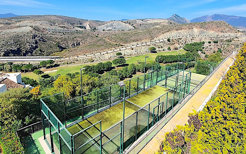 Los Flamingos, elegant Golfside Living with Expansive Sun-Drenched Terrace in Benahavis