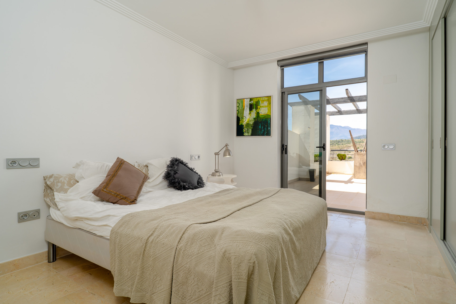 Los Flamingos, elegant Golfside Living with Expansive Sun-Drenched Terrace in Benahavis