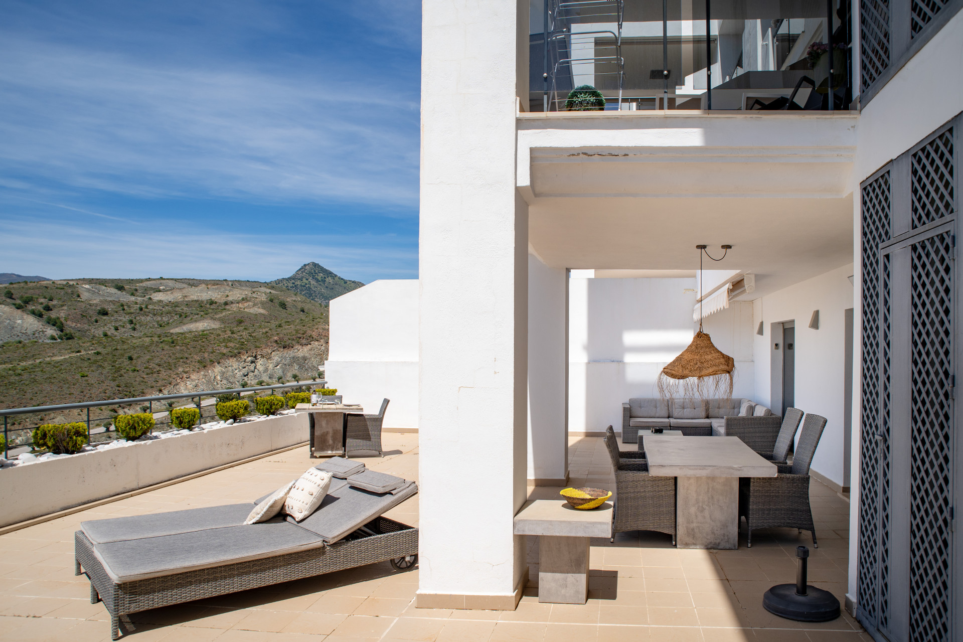 Los Flamingos, elegant Golfside Living with Expansive Sun-Drenched Terrace in Benahavis