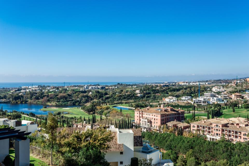 Los Flamingos, elegant Golfside Living with Expansive Sun-Drenched Terrace in Benahavis