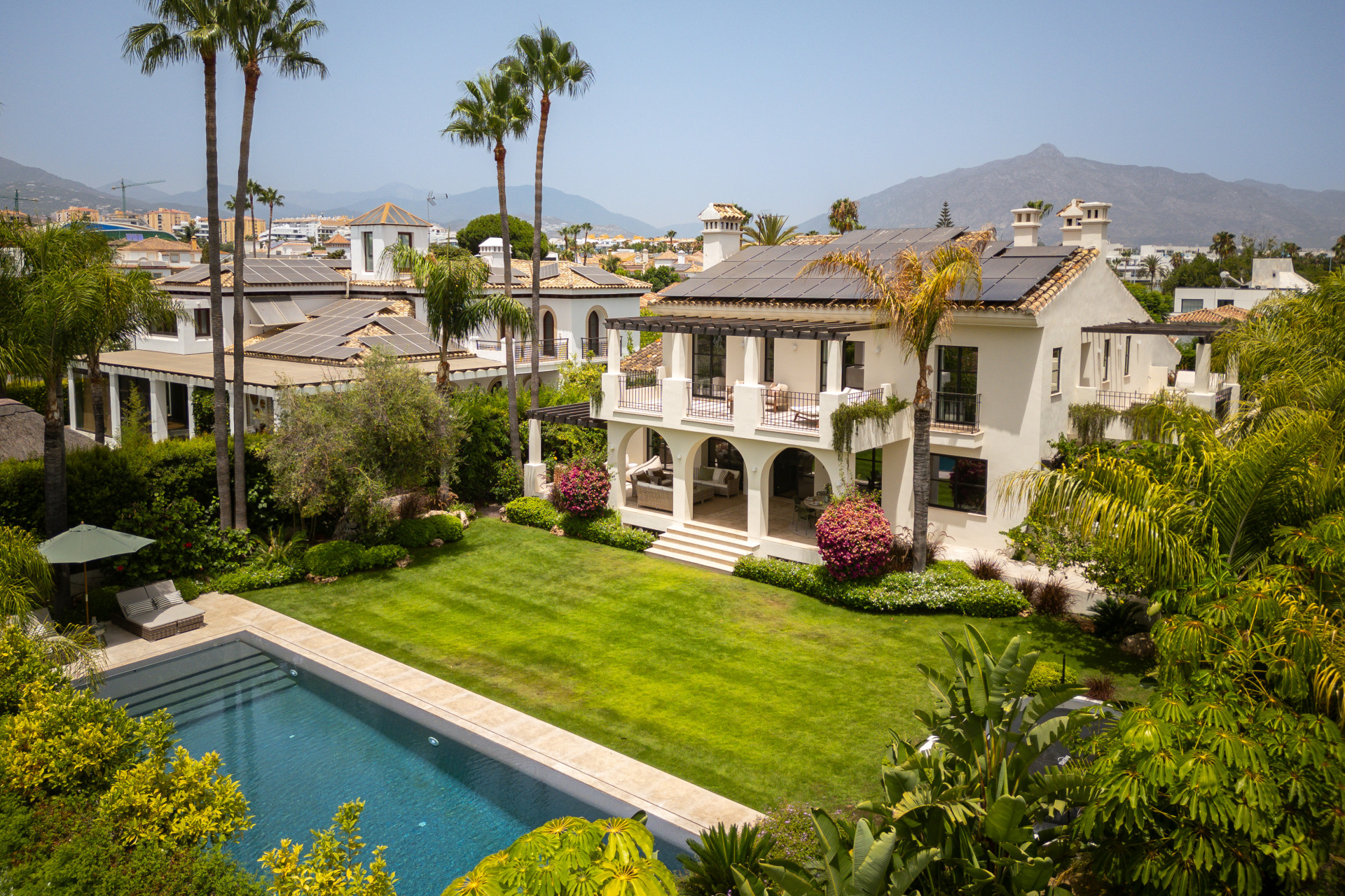 LA SERENA-Exklusive beach side villa in San Pedro
