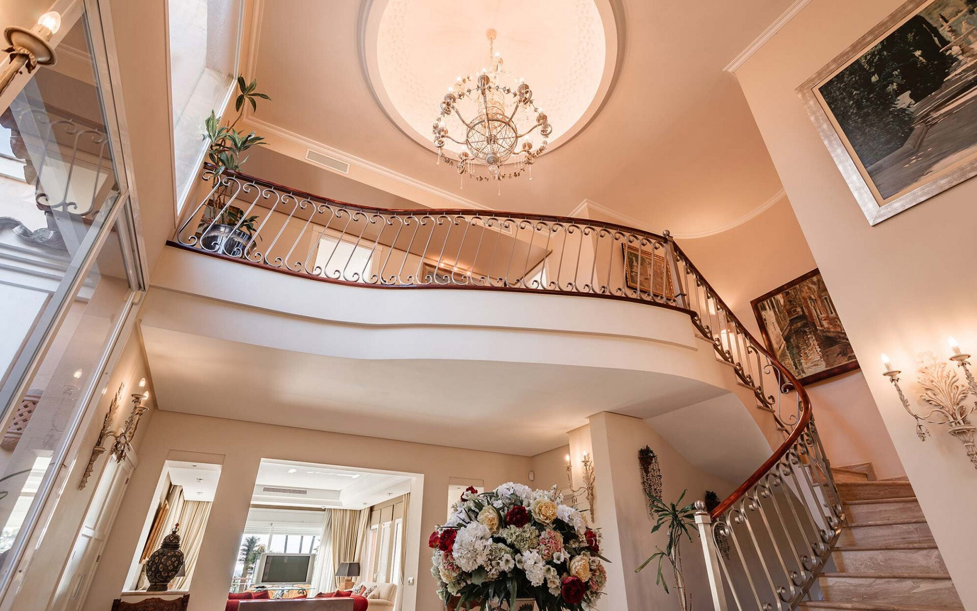 Villa 8 Bedrooms 10 Bathrooms in Estepona, Costa del Sol