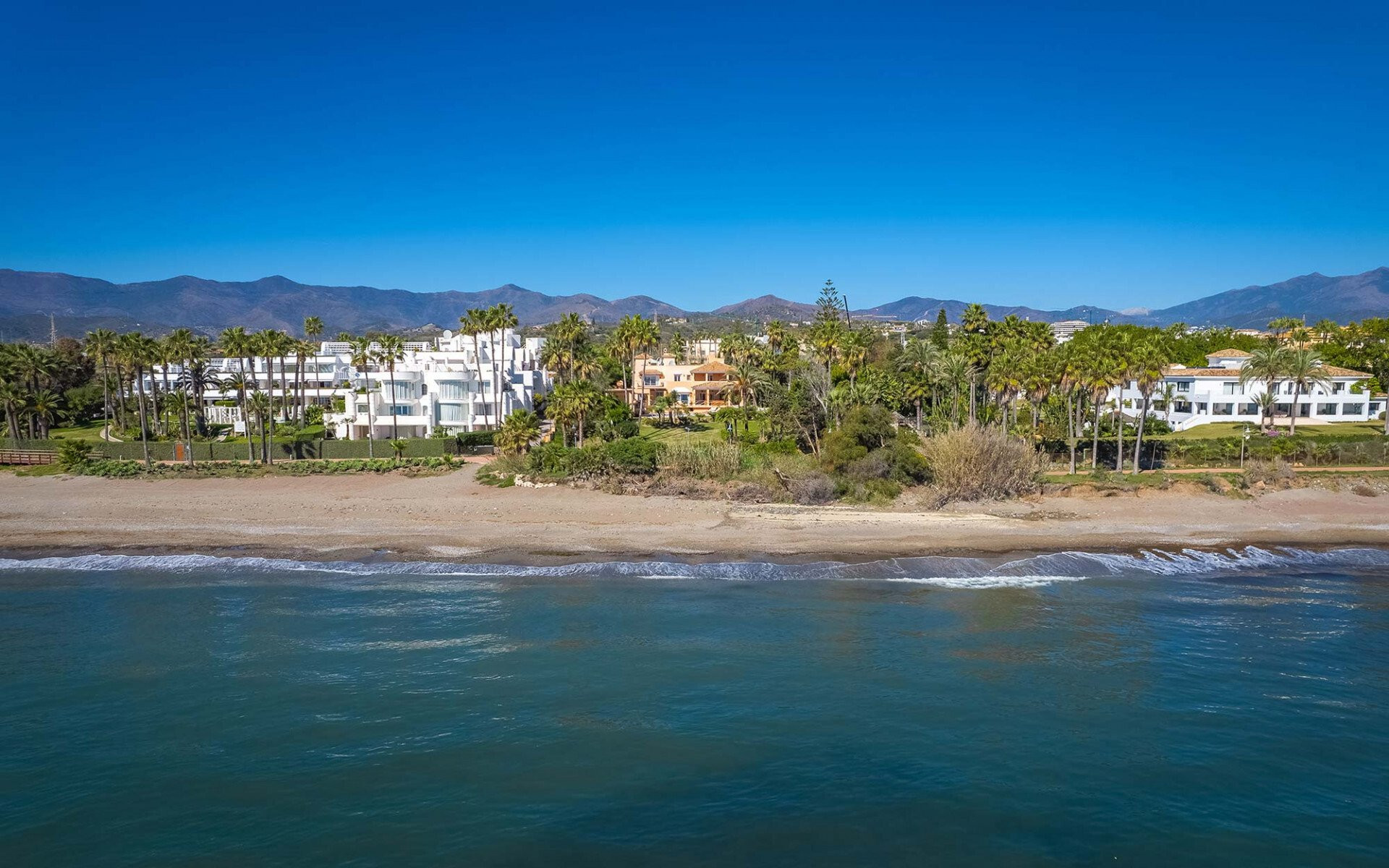 Villa 8 Bedrooms 10 Bathrooms in Estepona, Costa del Sol