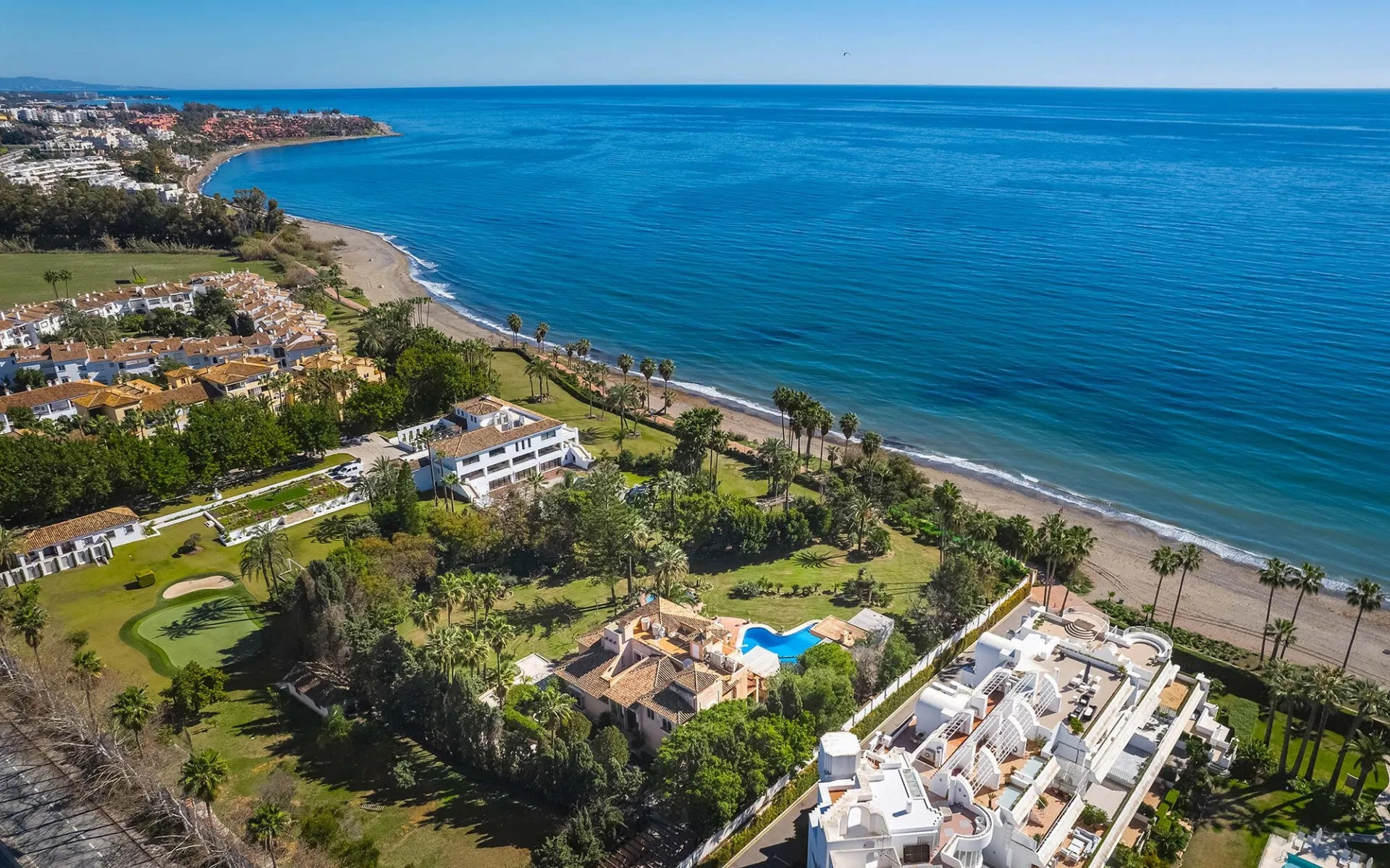 Villa 8 Bedrooms 10 Bathrooms in Estepona, Costa del Sol