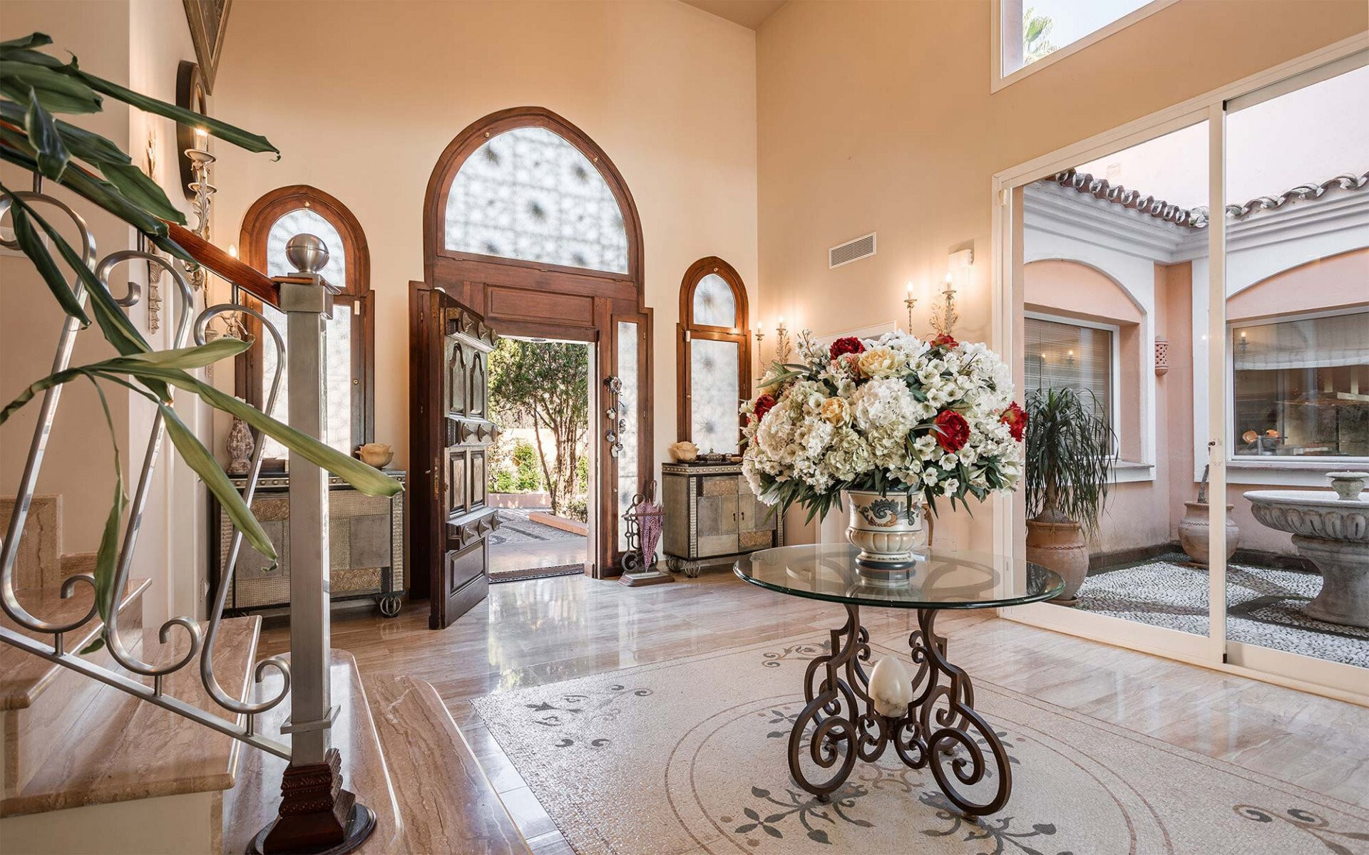 Villa 8 Bedrooms 10 Bathrooms in Estepona, Costa del Sol