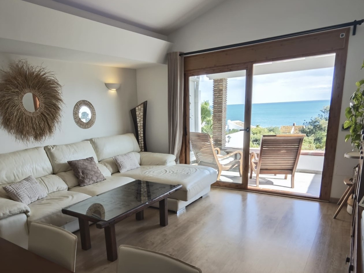 Semi Detached House 3 Bedrooms 2 Bathrooms in Estepona, Costa del Sol