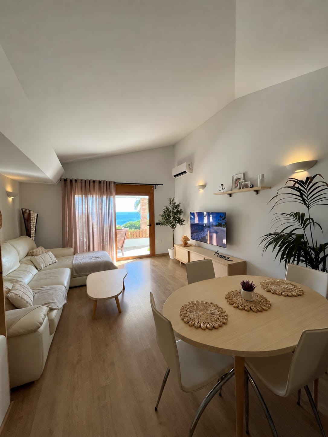 Semi Detached House 3 Bedrooms 2 Bathrooms in Estepona, Costa del Sol