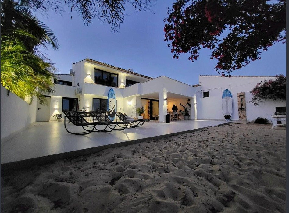 Villa 6 Bedrooms 5 Bathrooms in Estepona, Costa del Sol
