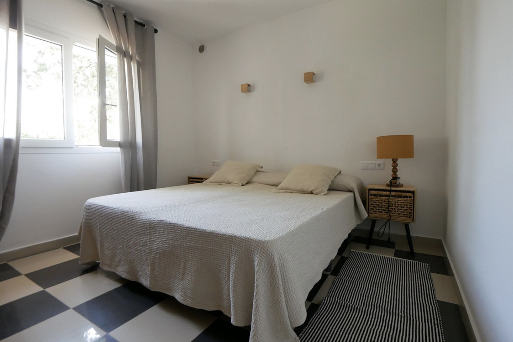 Villa 4 Bedrooms 3 Bathrooms in Marbella, Costa del Sol