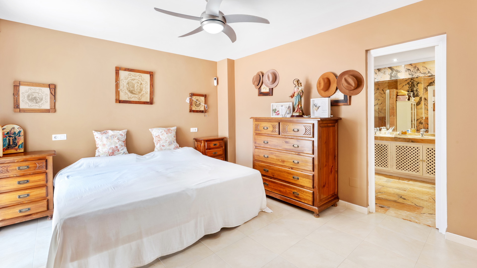 Apartment 3 Bedrooms 3 Bathrooms in Marbella, Costa del Sol