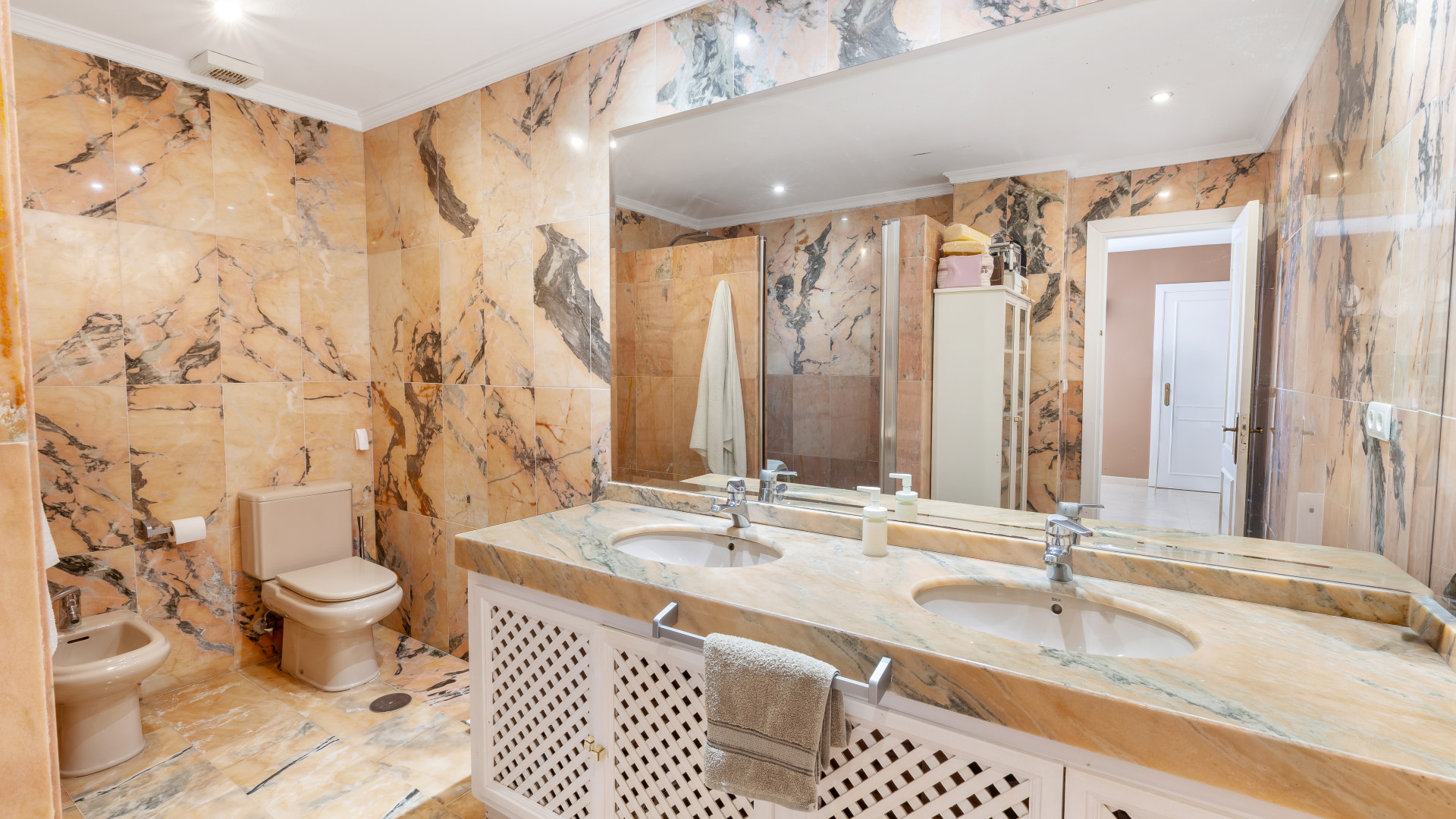 Apartment 3 Bedrooms 3 Bathrooms in Marbella, Costa del Sol