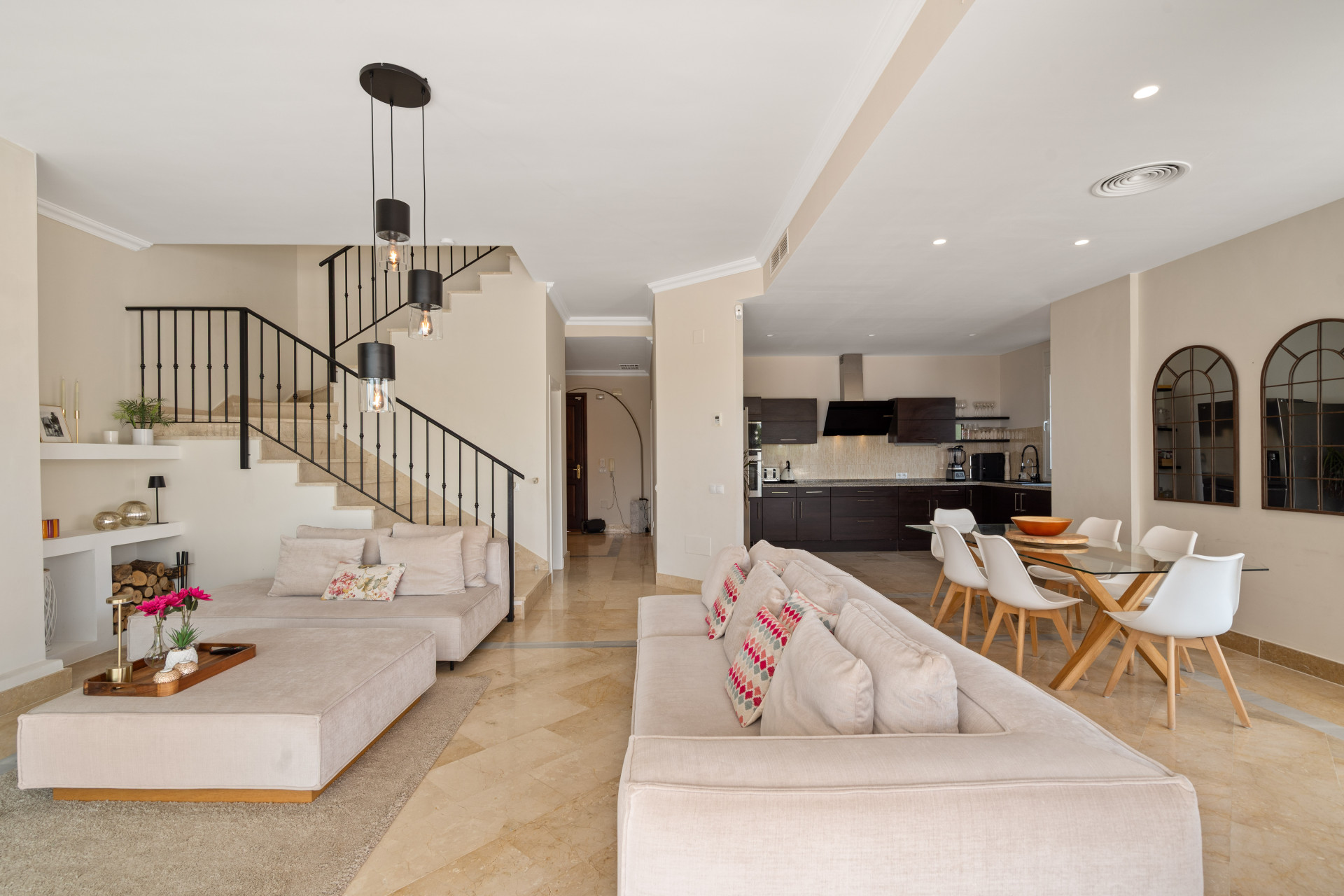 Villa 4 Bedrooms 3 Bathrooms in Marbella, Costa del Sol