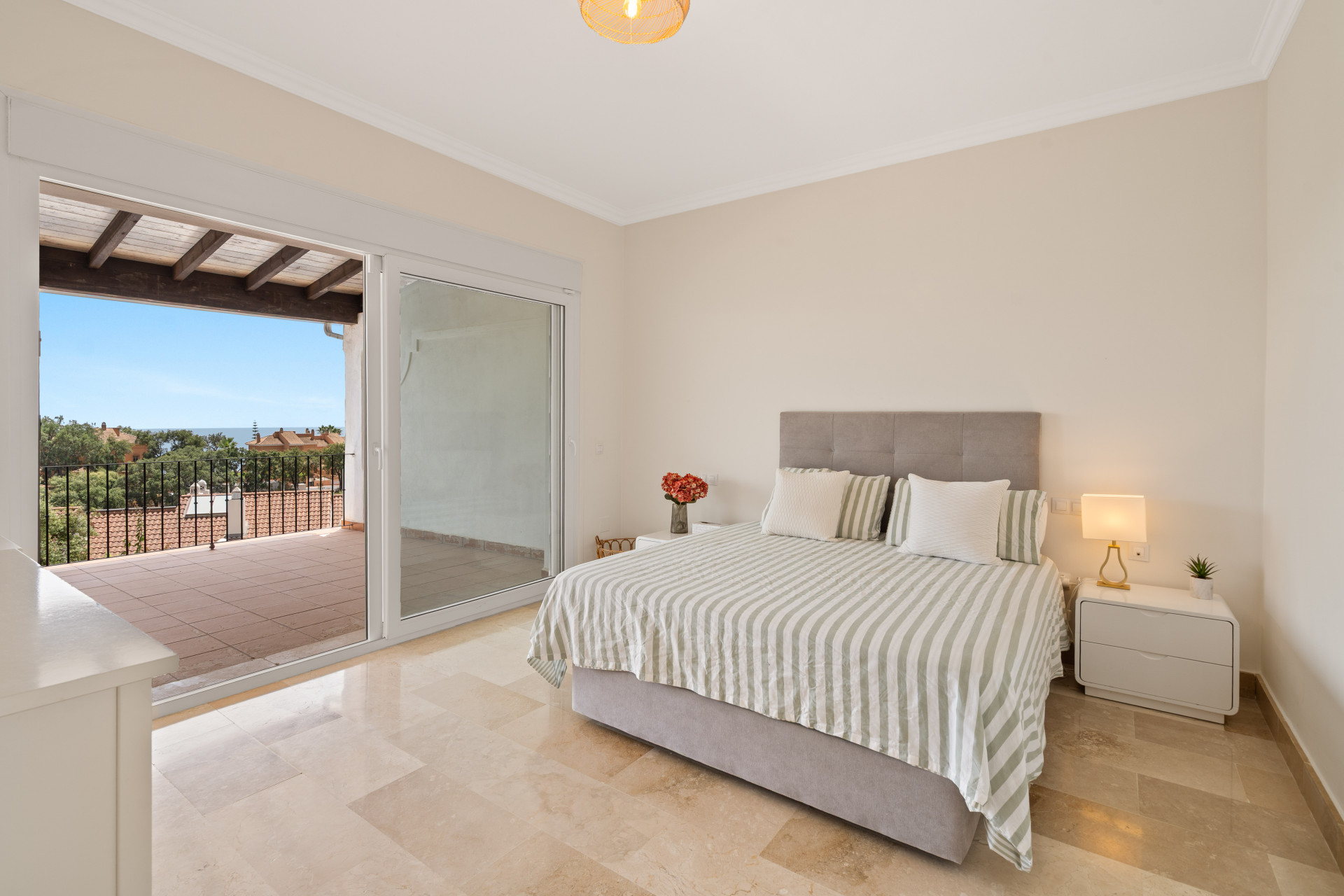 Villa 4 Bedrooms 3 Bathrooms in Marbella, Costa del Sol