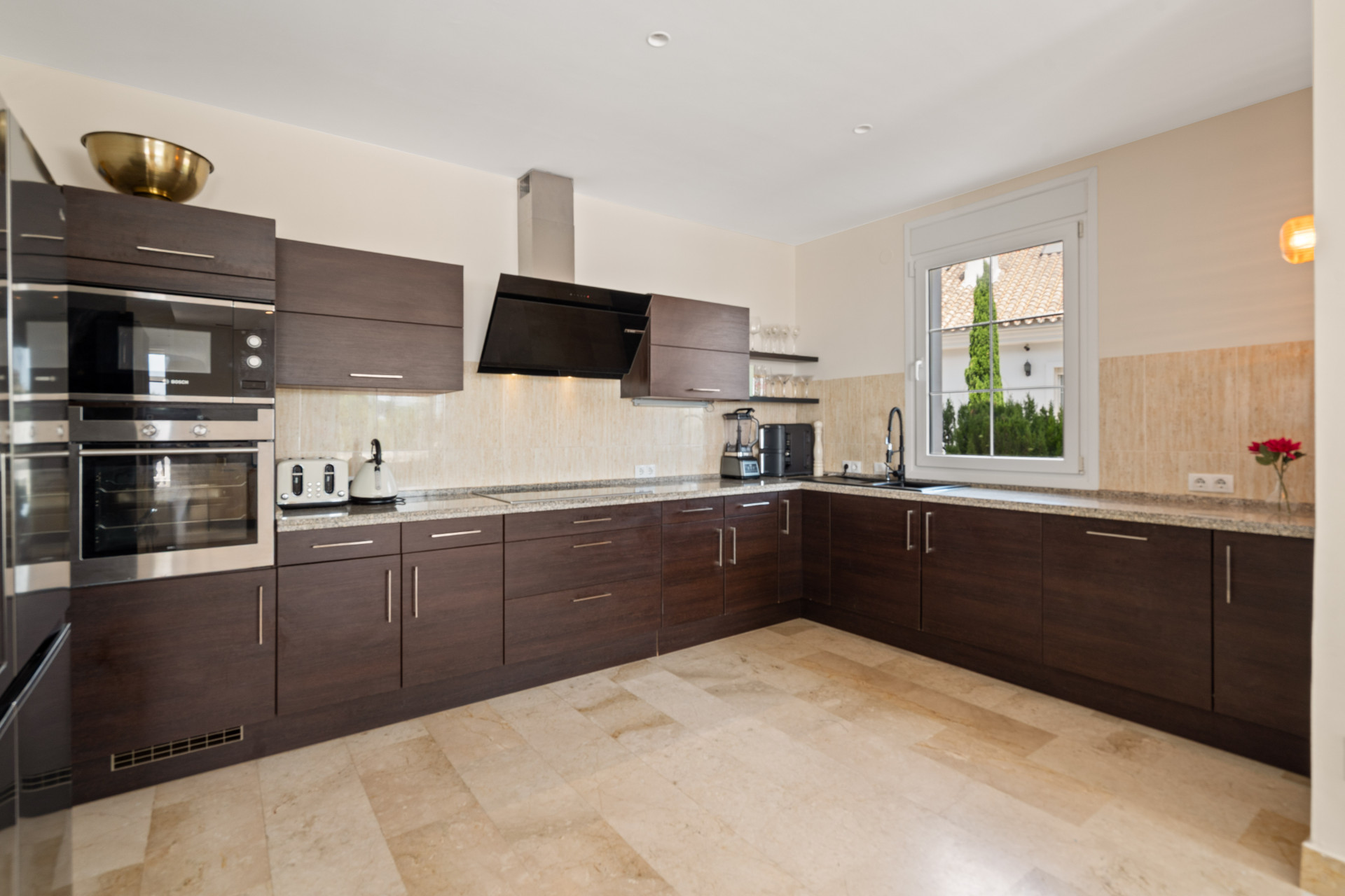 Villa 4 Bedrooms 3 Bathrooms in Marbella, Costa del Sol