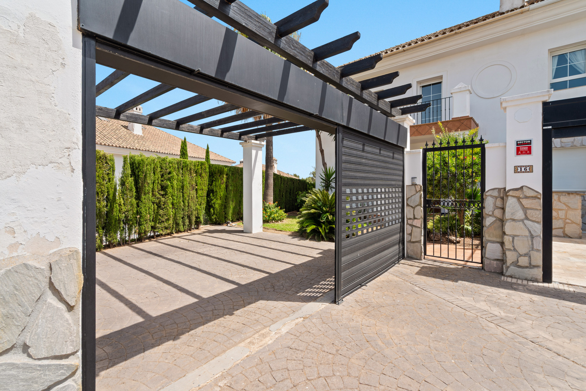 Villa 4 Bedrooms 3 Bathrooms in Marbella, Costa del Sol