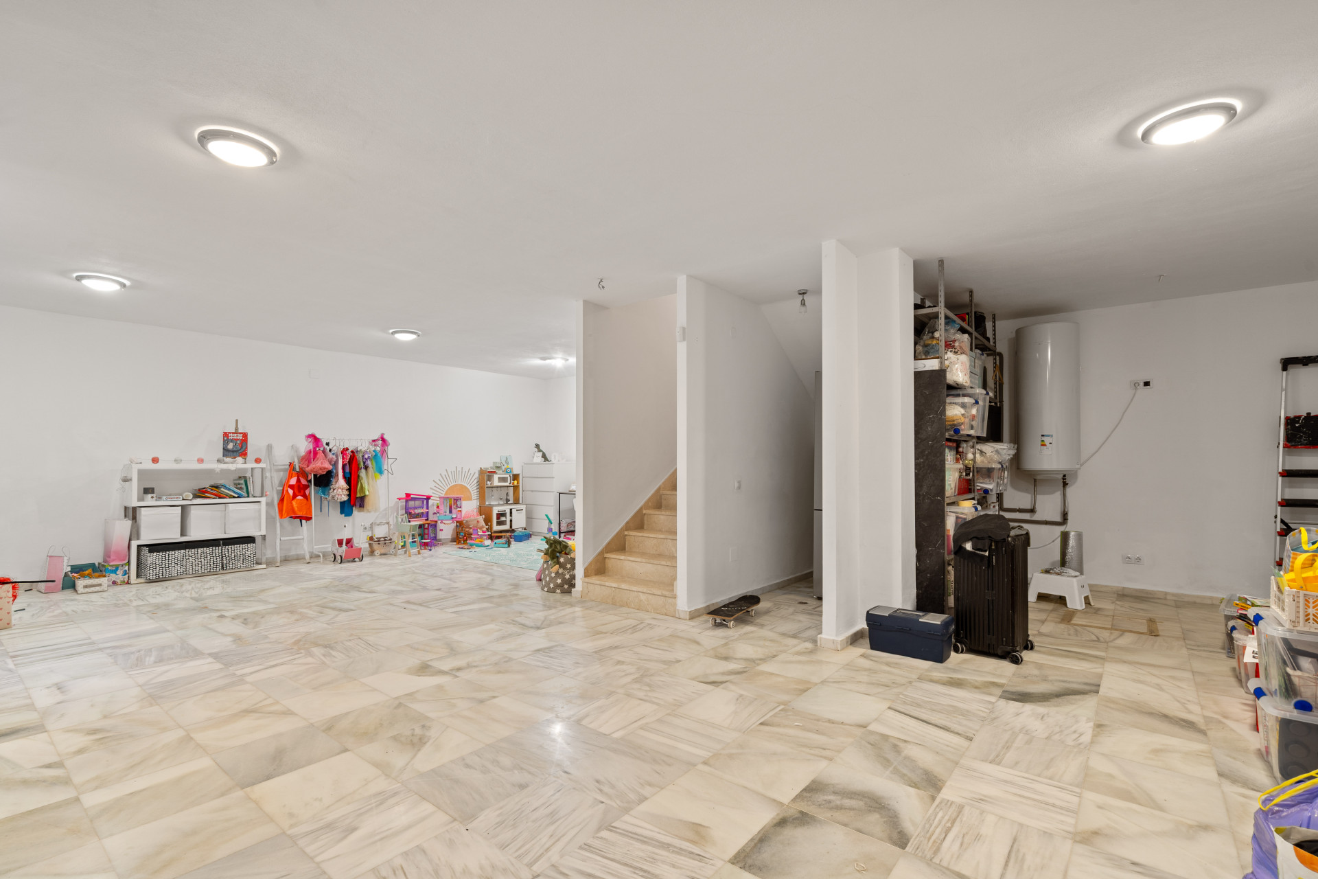 Villa 4 Bedrooms 3 Bathrooms in Marbella, Costa del Sol
