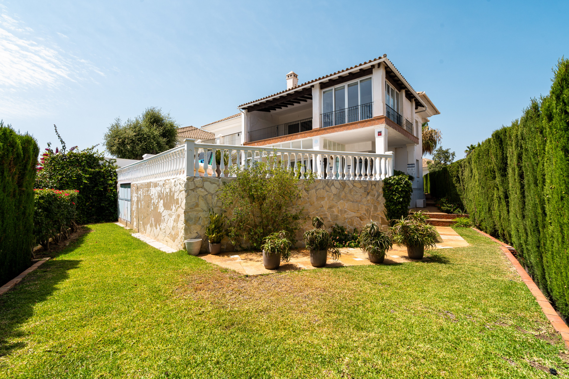 Villa 4 Bedrooms 3 Bathrooms in Marbella, Costa del Sol