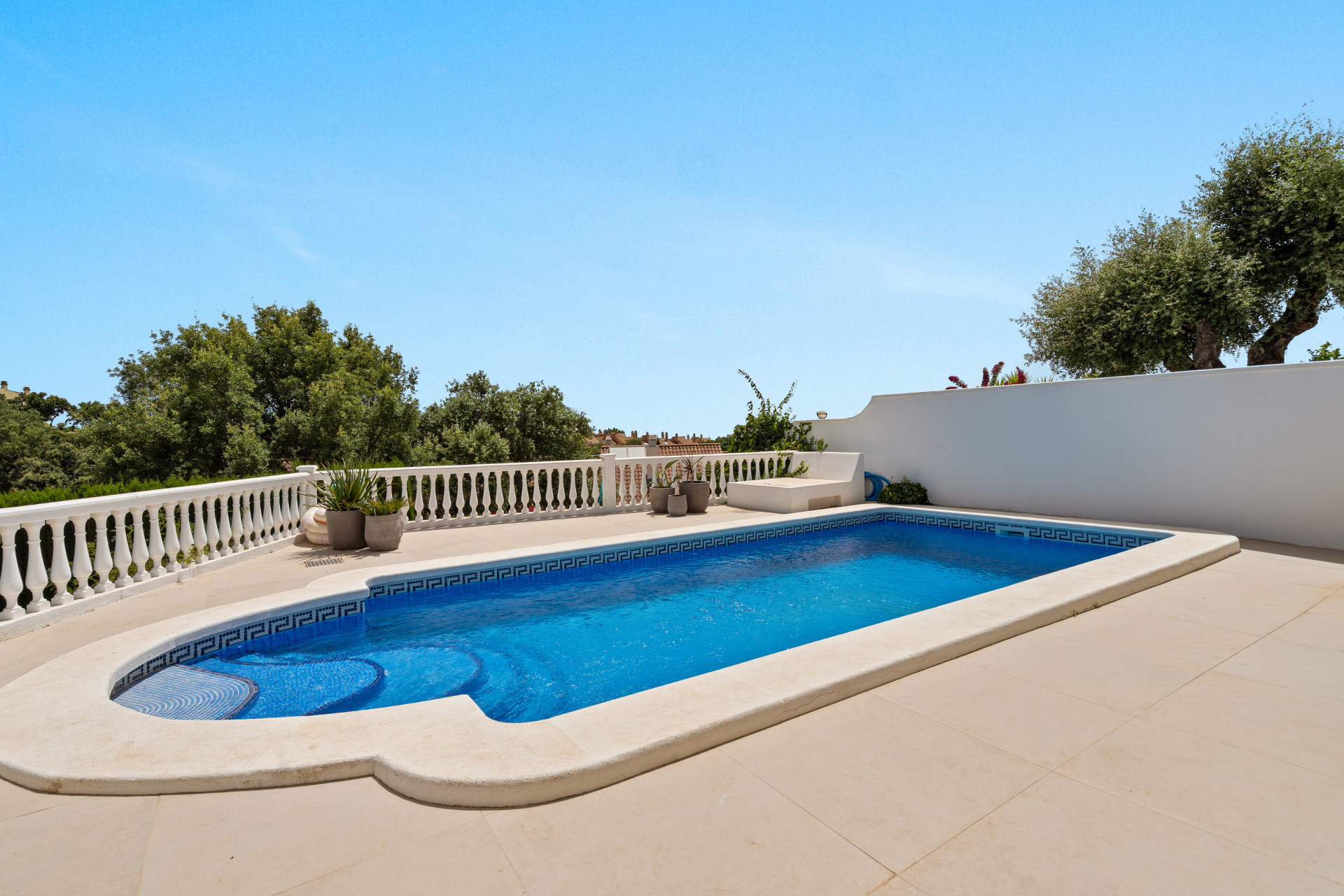 Villa 4 Bedrooms 3 Bathrooms in Marbella, Costa del Sol