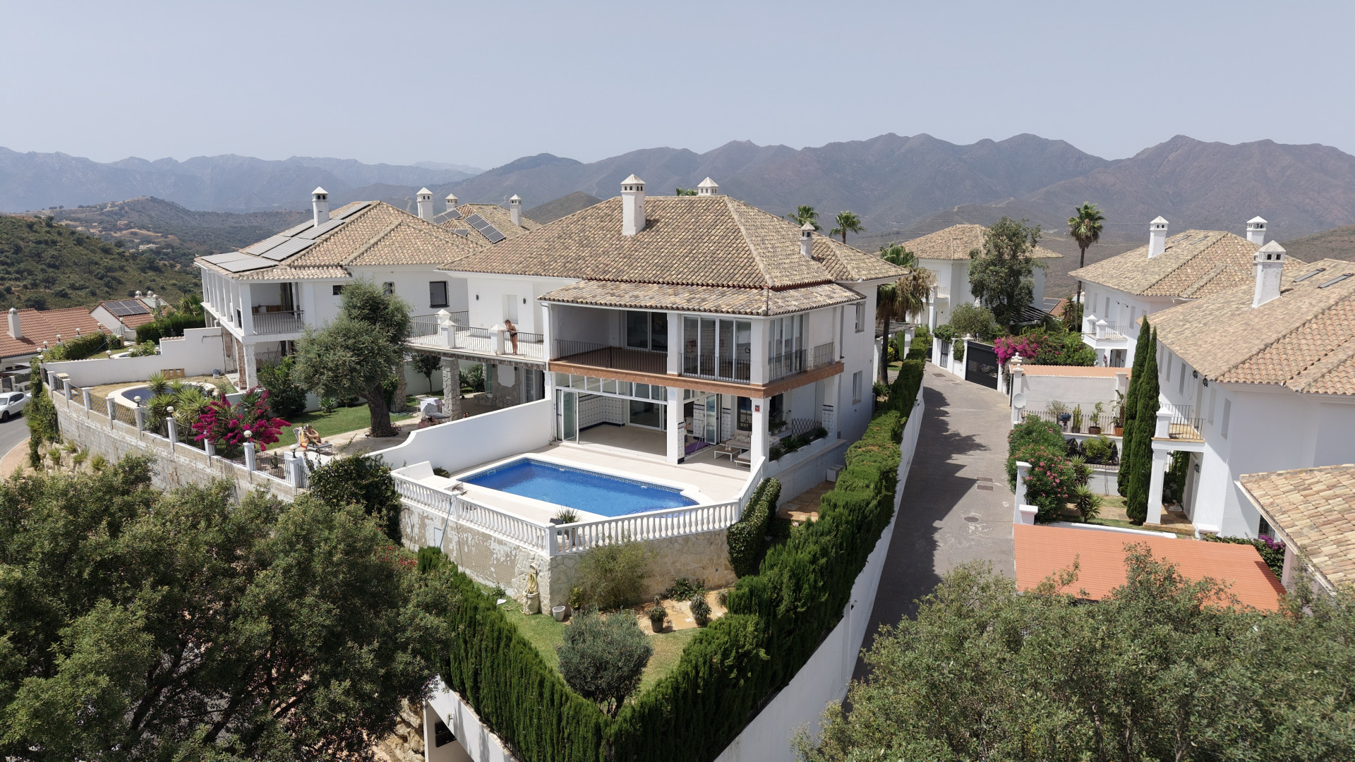Villa 4 Bedrooms 3 Bathrooms in Marbella, Costa del Sol