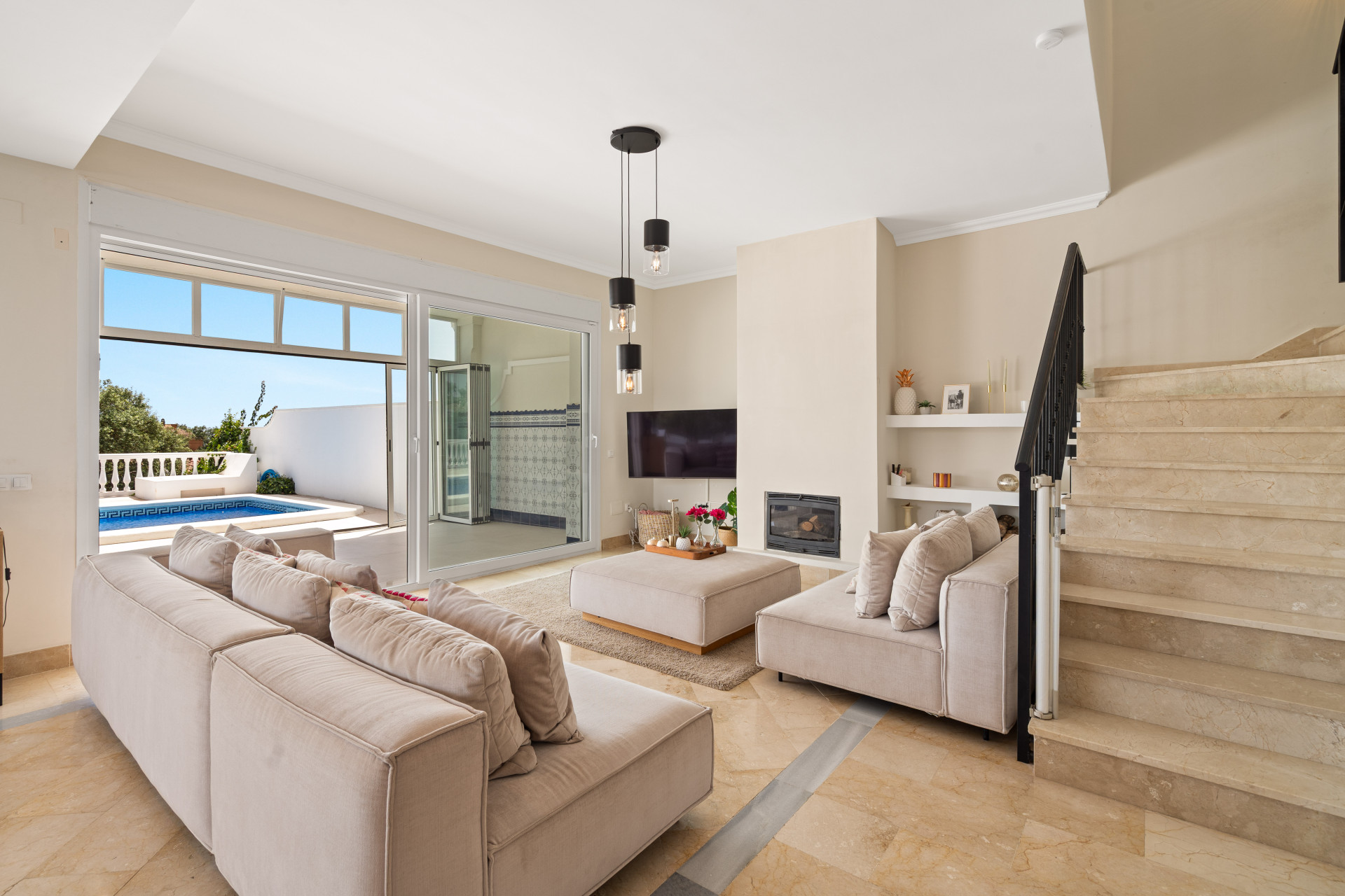Villa 4 Bedrooms 3 Bathrooms in Marbella, Costa del Sol