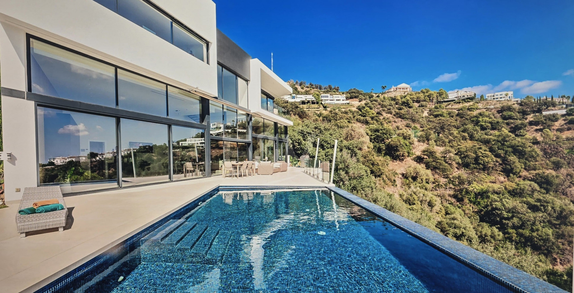 Villa 4 Bedrooms 5 Bathrooms in Marbella, Costa del Sol