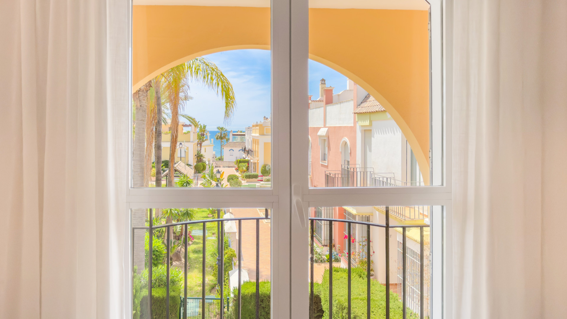 Town House 3 Bedrooms 3 Bathrooms in Marbella, Costa del Sol