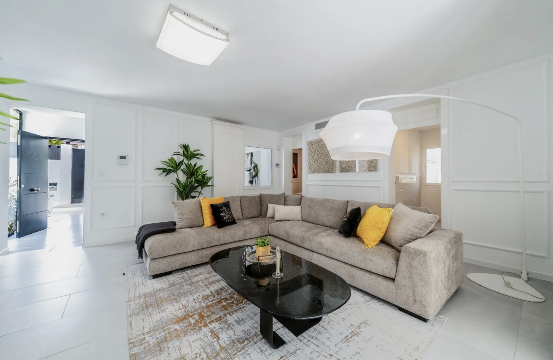 Villa 4 Bedrooms 5 Bathrooms in Marbella, Costa del Sol