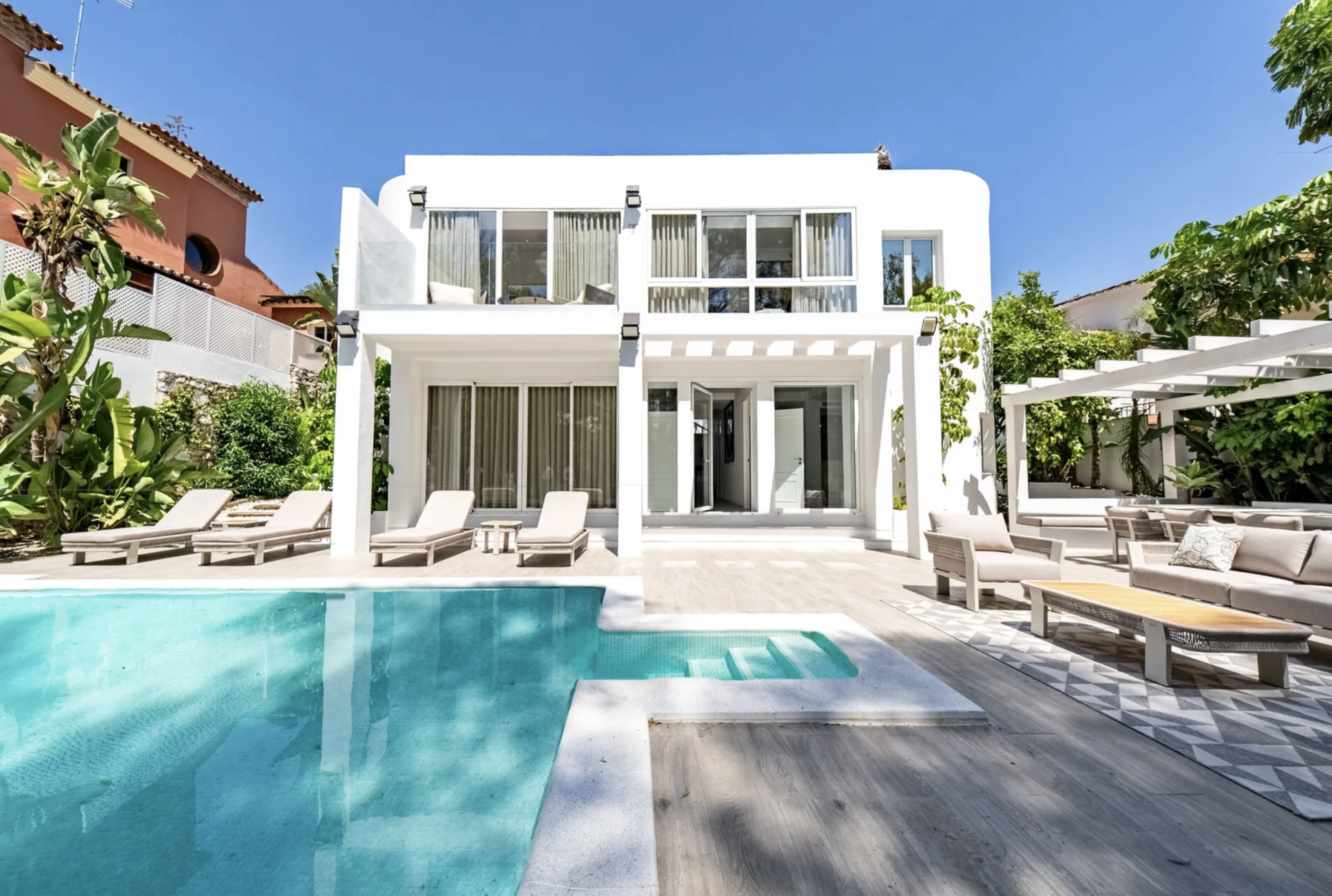 Villa 4 Bedrooms 5 Bathrooms in Marbella, Costa del Sol