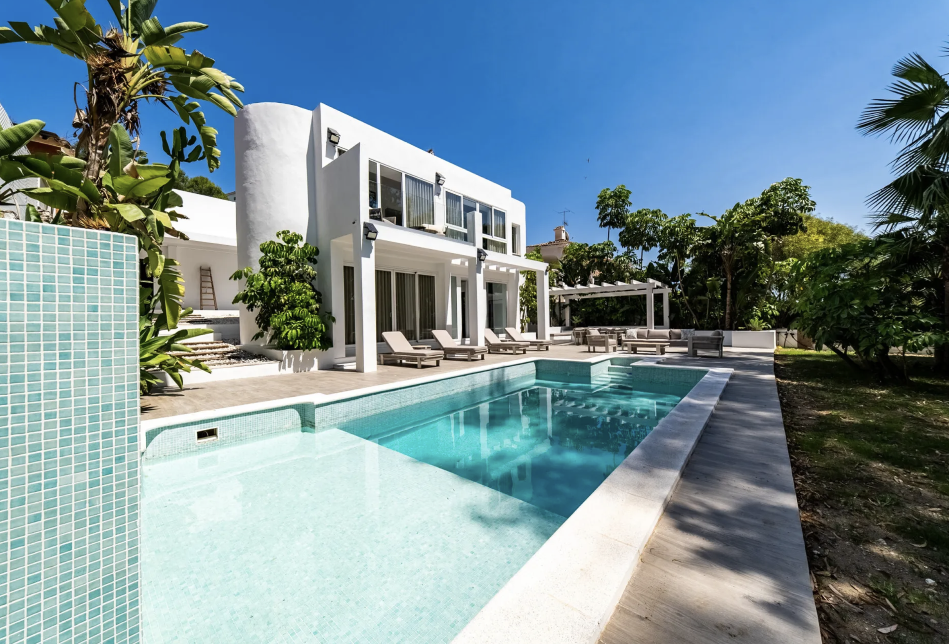 Villa 4 Bedrooms 5 Bathrooms in Marbella, Costa del Sol