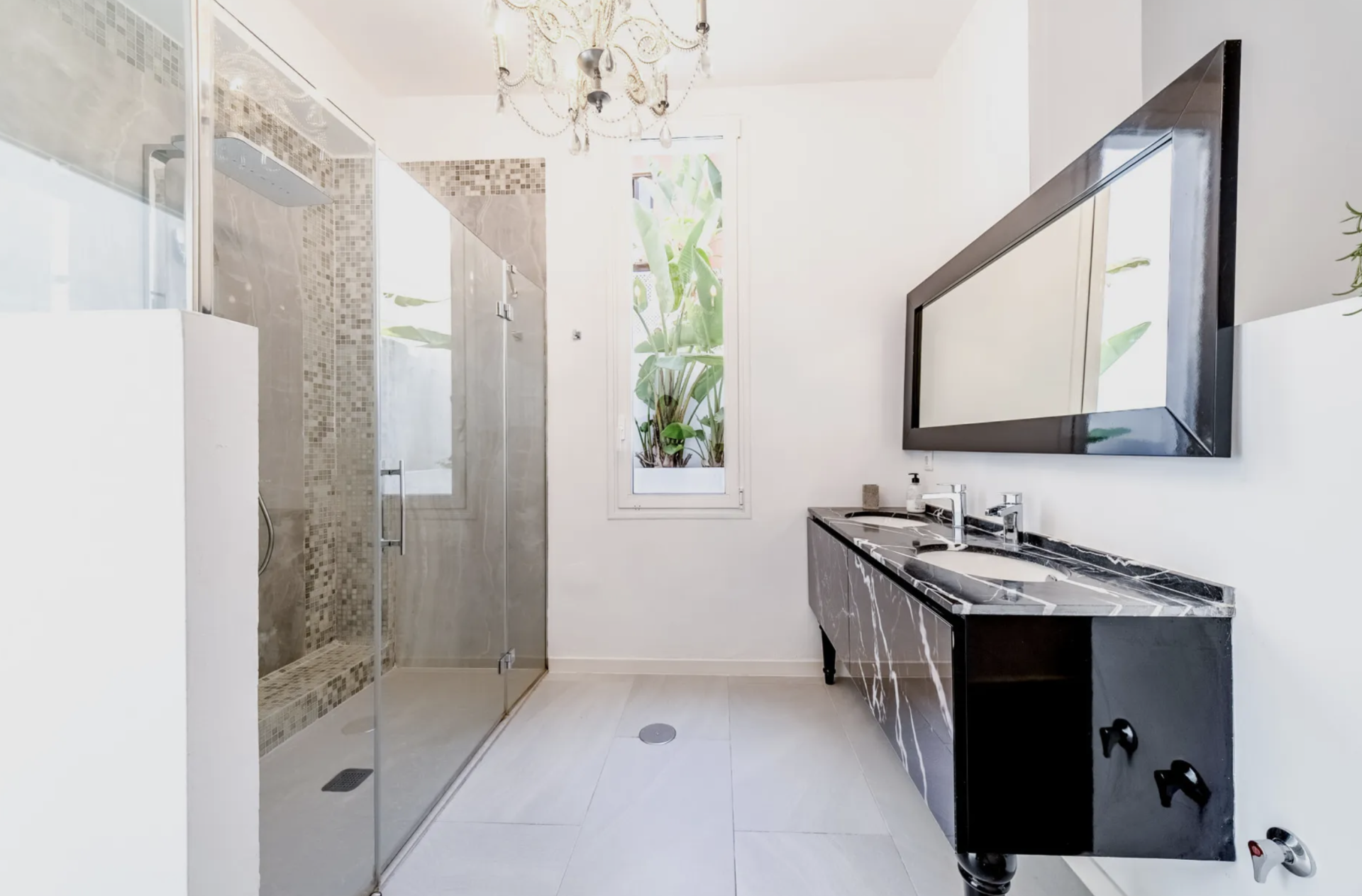 Villa 4 Bedrooms 5 Bathrooms in Marbella, Costa del Sol