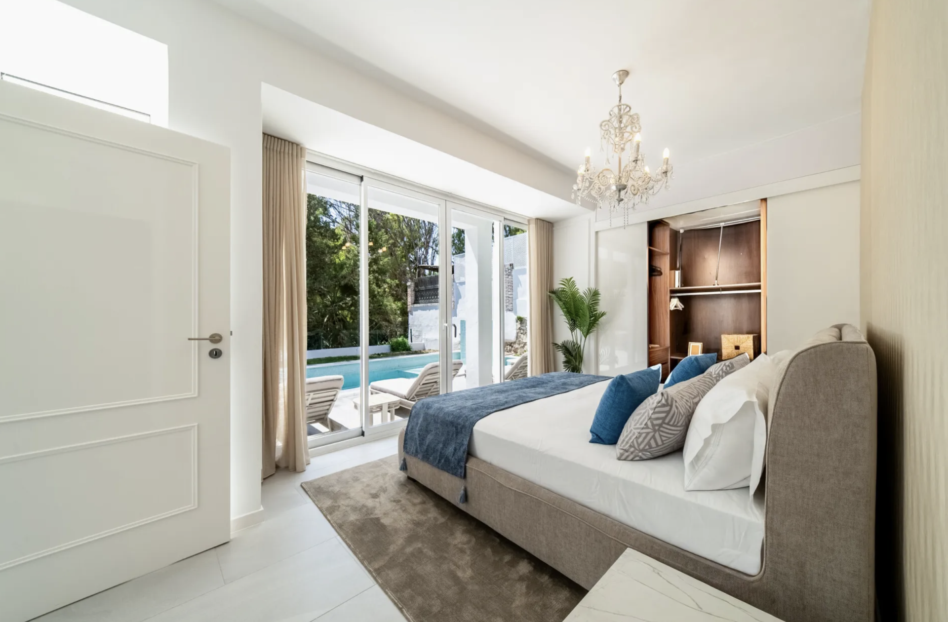 Villa 4 Bedrooms 5 Bathrooms in Marbella, Costa del Sol