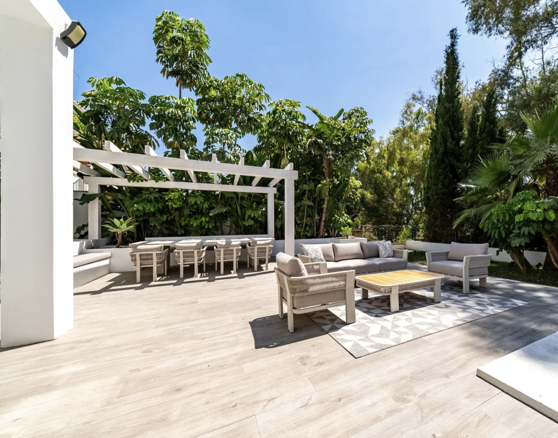Villa 4 Bedrooms 5 Bathrooms in Marbella, Costa del Sol