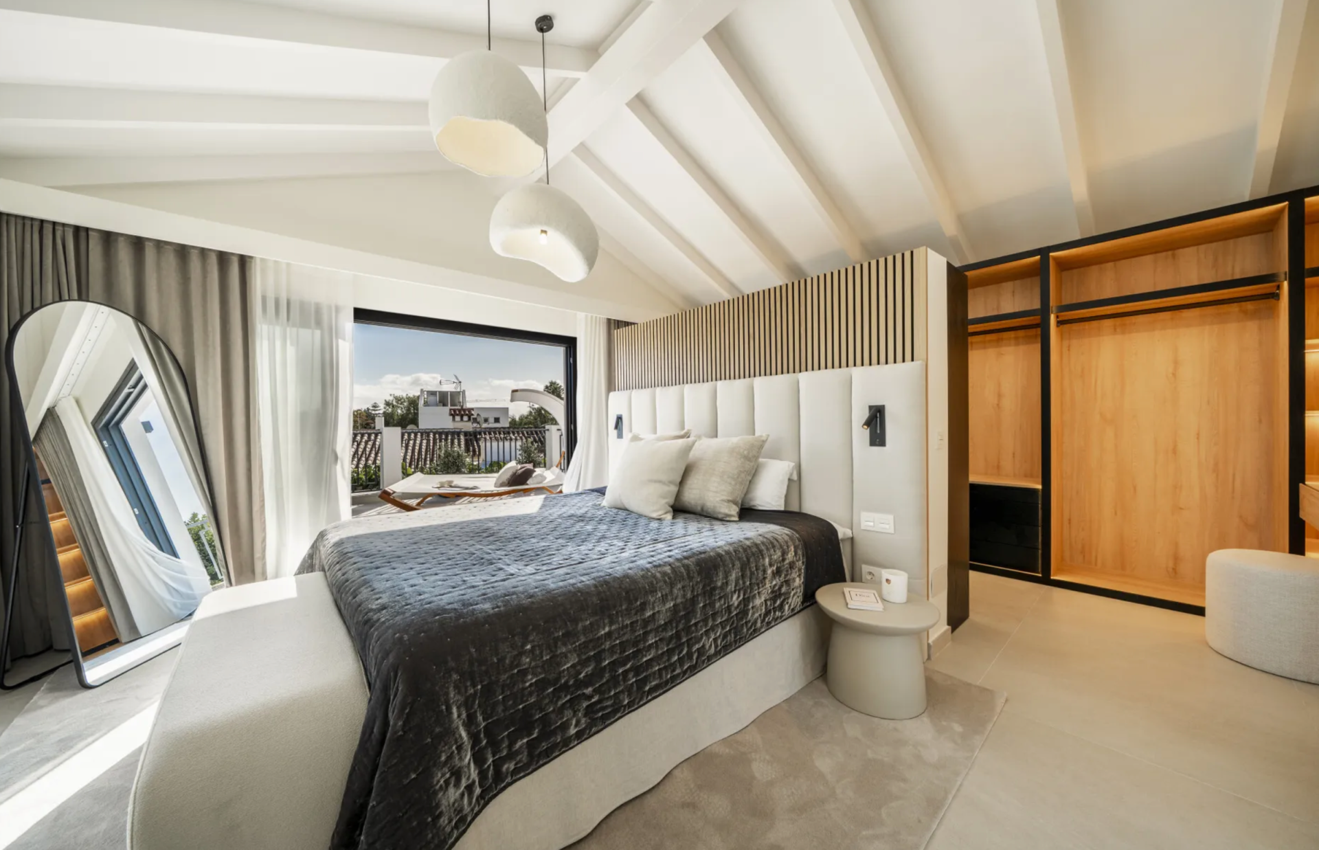 Villa 5 Bedrooms 5 Bathrooms in Marbella, Costa del Sol