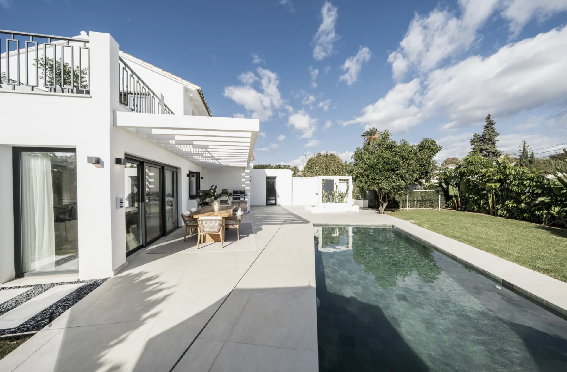 Villa 5 Bedrooms 5 Bathrooms in Marbella, Costa del Sol