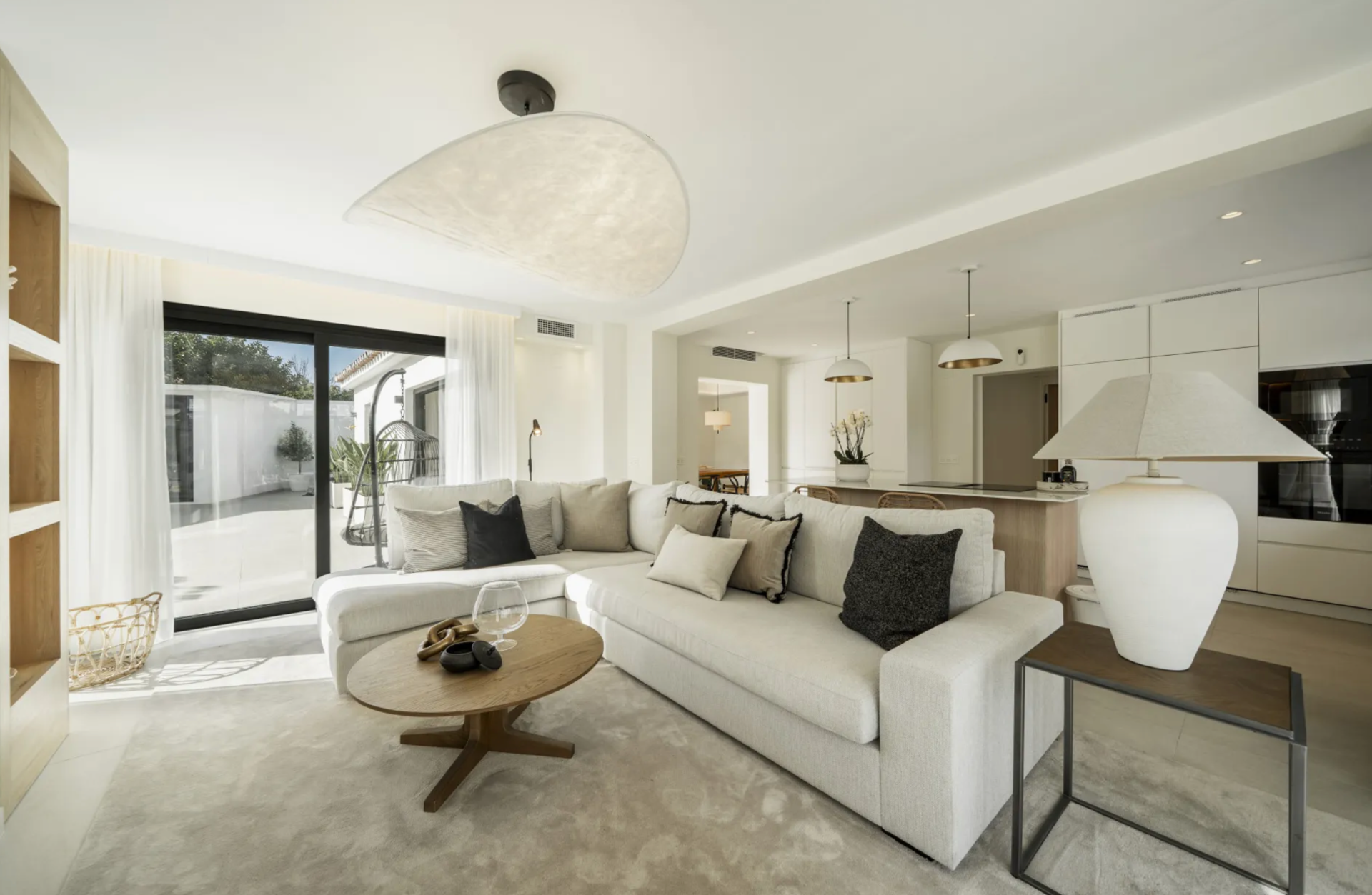 Villa 5 Bedrooms 5 Bathrooms in Marbella, Costa del Sol