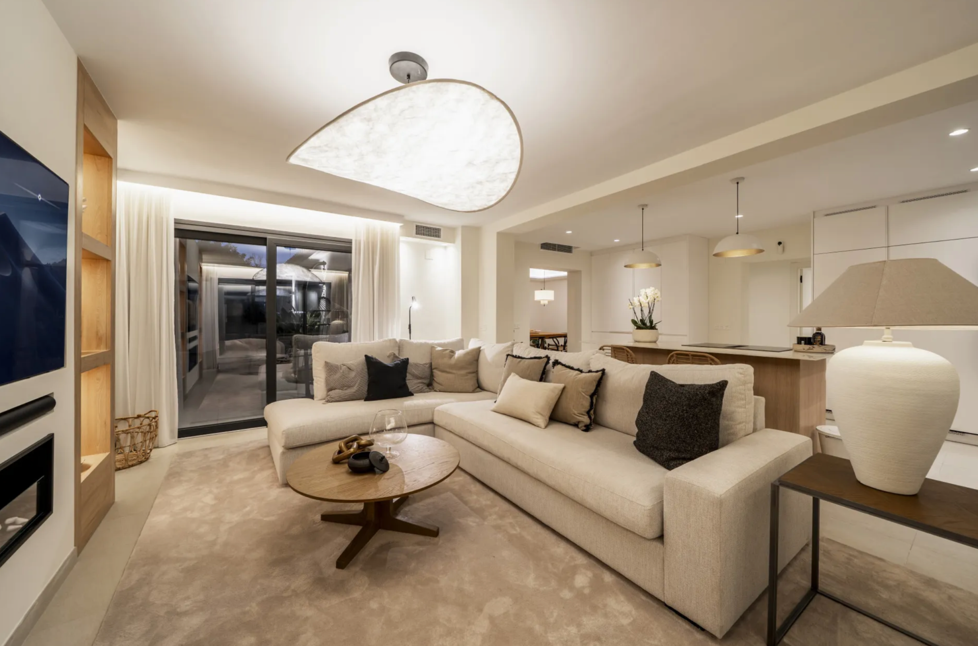 Villa 5 Bedrooms 5 Bathrooms in Marbella, Costa del Sol