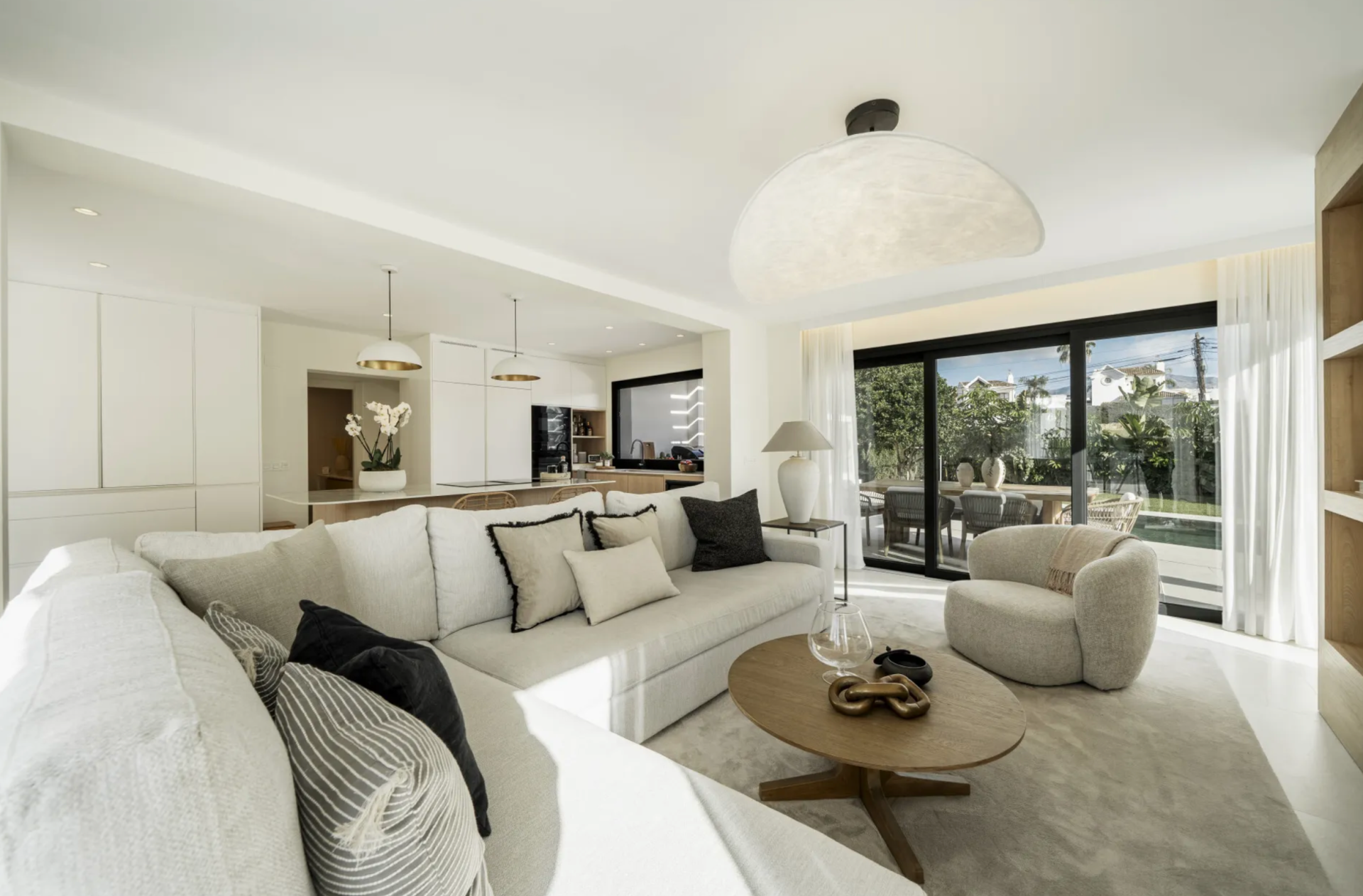 Villa 5 Bedrooms 5 Bathrooms in Marbella, Costa del Sol
