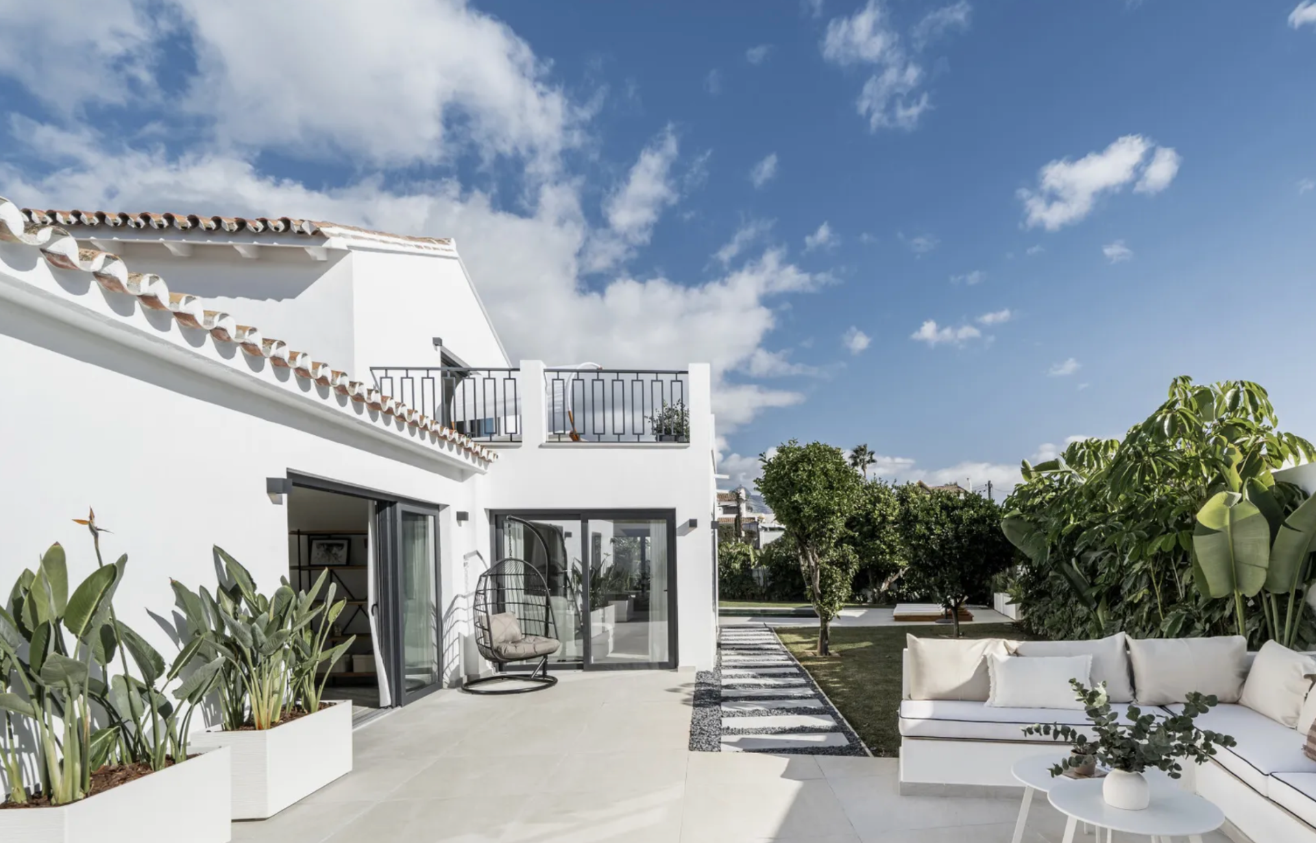Villa 5 Bedrooms 5 Bathrooms in Marbella, Costa del Sol