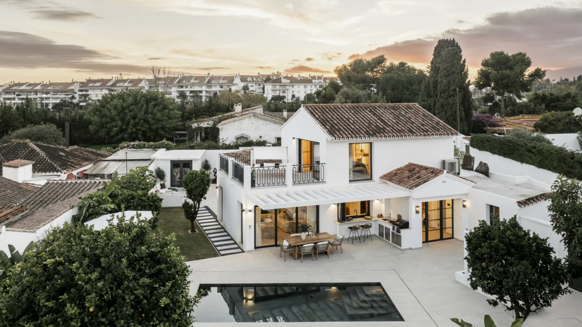 Villa 5 Bedrooms 5 Bathrooms in Marbella, Costa del Sol