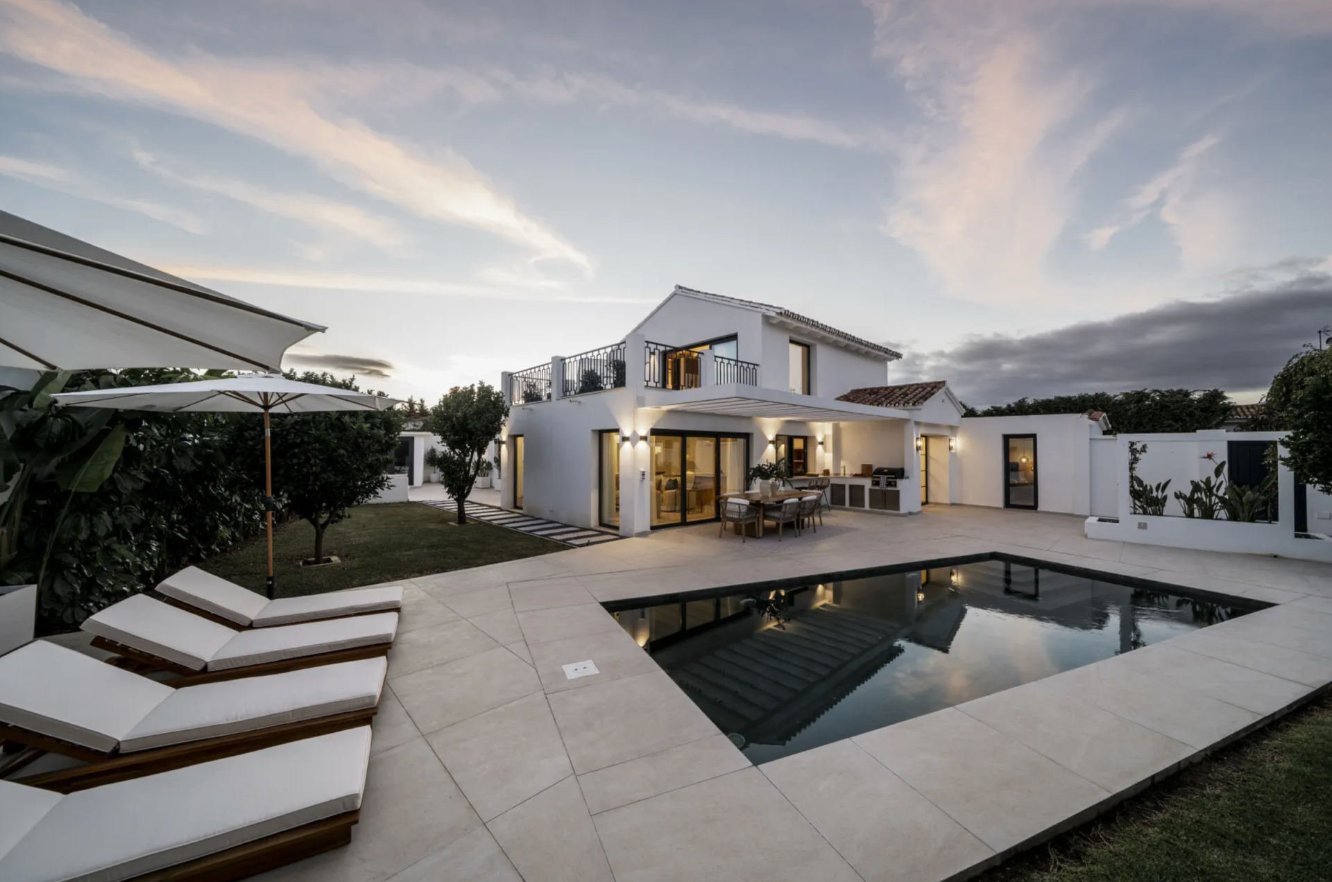 Villa 5 Bedrooms 5 Bathrooms in Marbella, Costa del Sol