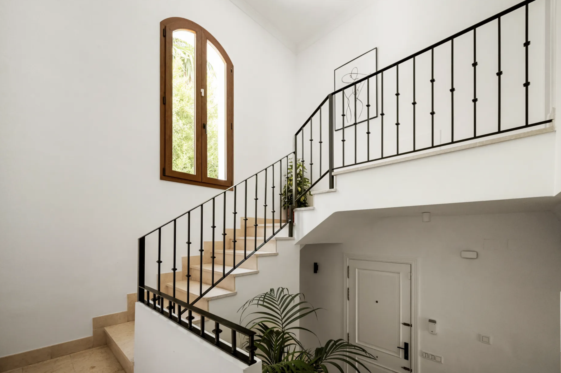 Villa 5 Bedrooms 4 Bathrooms in Marbella, Costa del Sol
